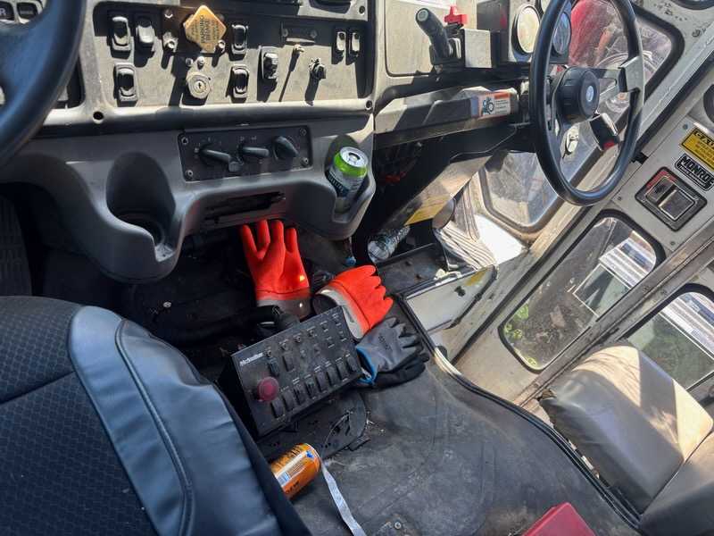 2015 Freightliner McNeilus Rear Loader — photo 5