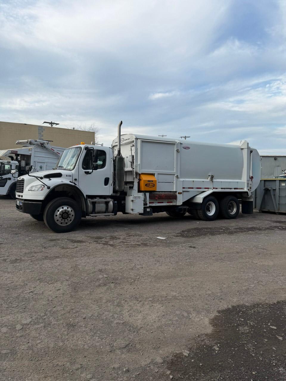 2023 Freightliner Labrie Automated Side Loader - image 1