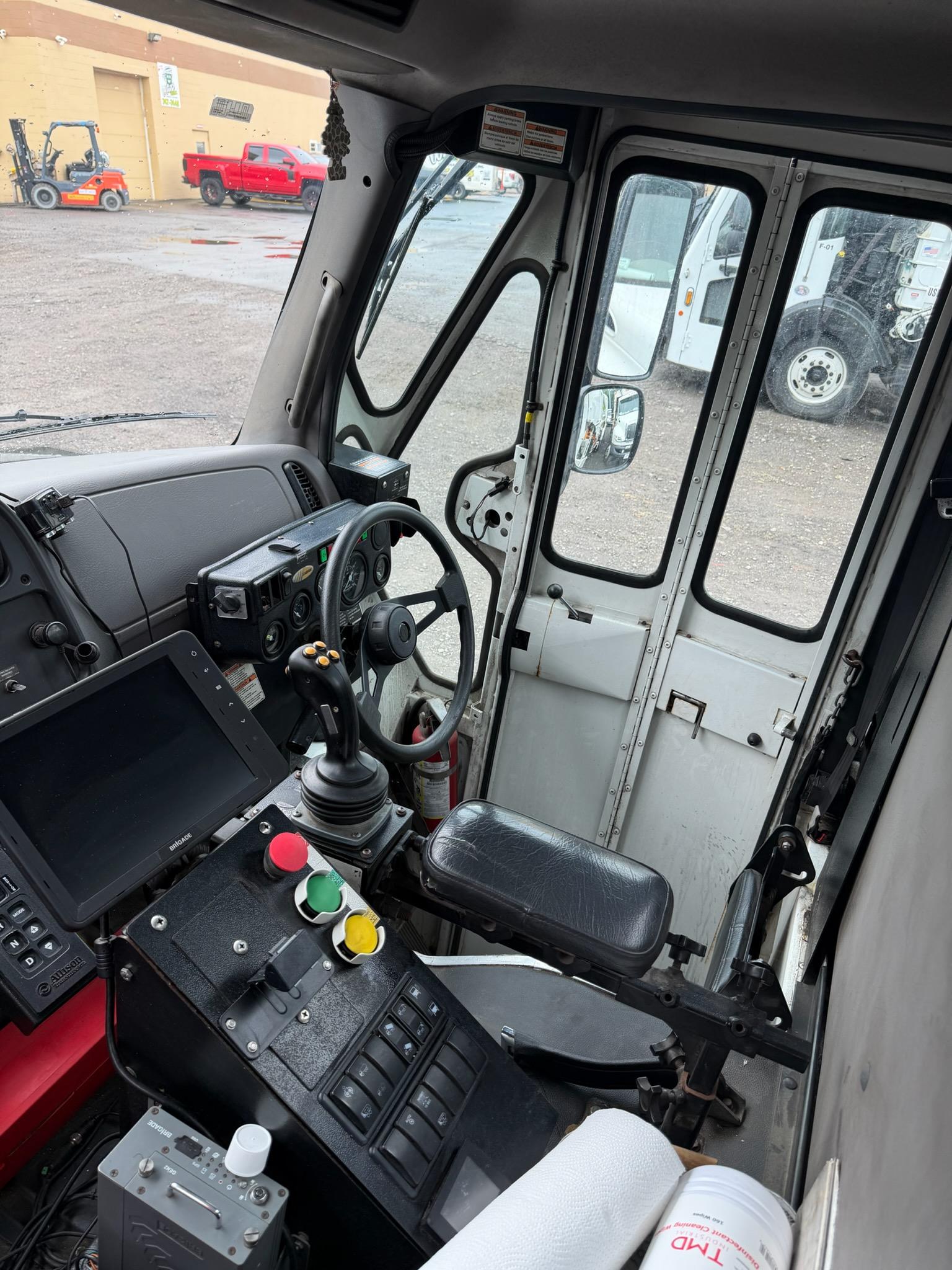 2023 Freightliner Labrie Automated Side Loader - image 4
