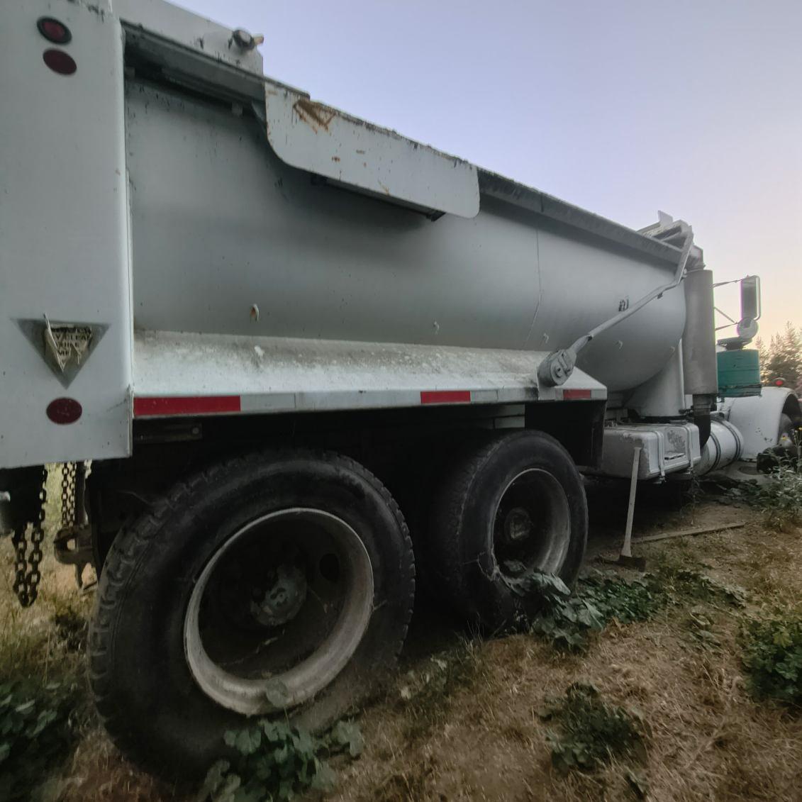 1971 Peterbilt Dump Truck - image 5