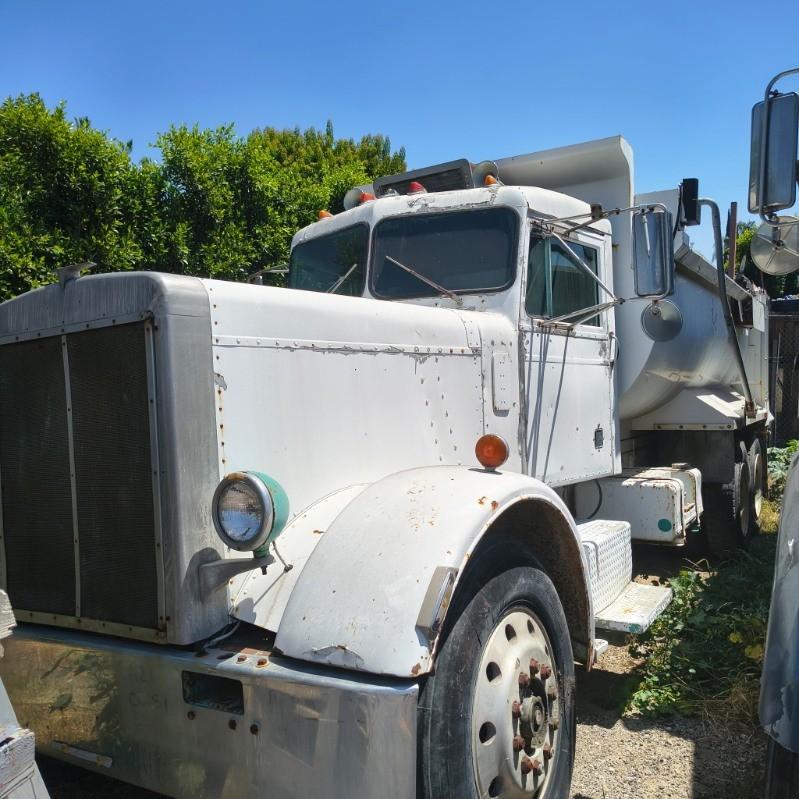 1971 Peterbilt Dump Truck - image 2