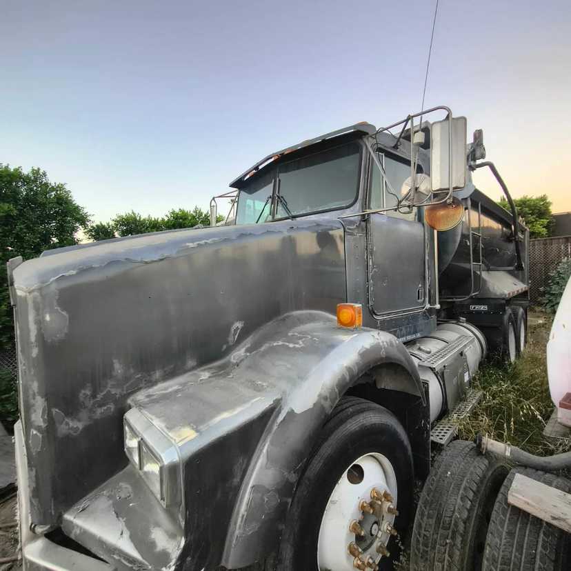 1989 Kenworth T800 Dump Truck — photo 2