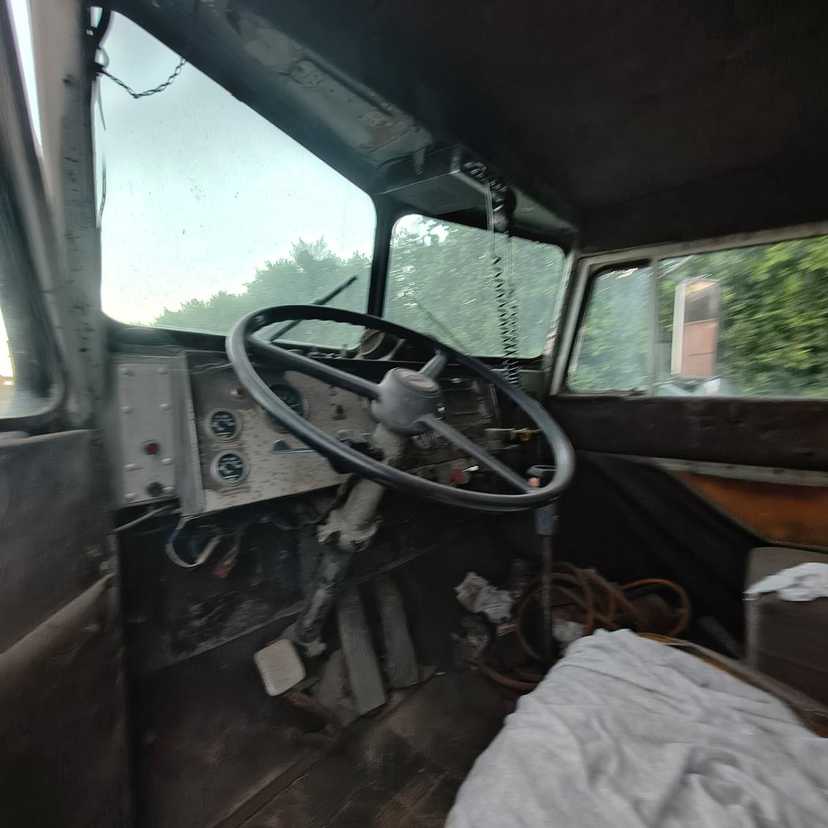 1971 Peterbilt Dump Truck — photo 7