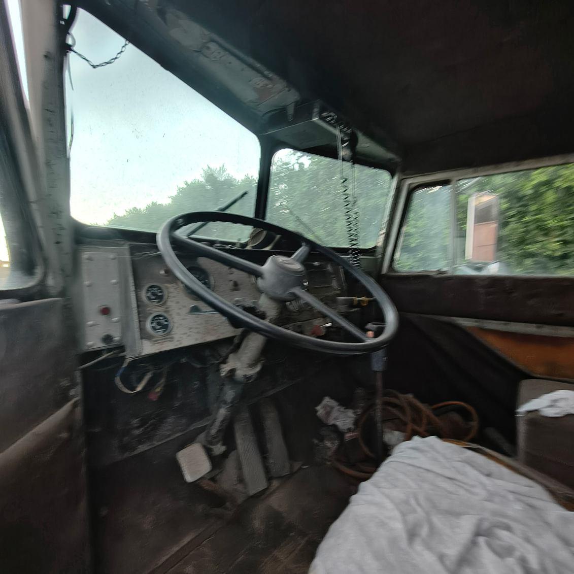 1971 Peterbilt Dump Truck - image 7