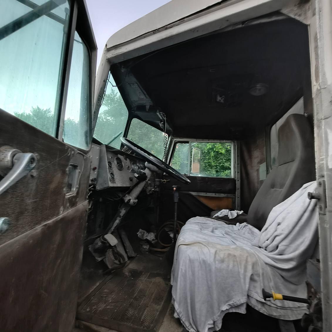 1971 Peterbilt Dump Truck - image 8