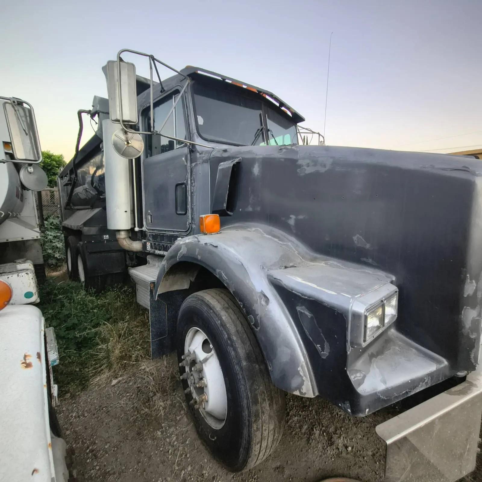1989 Kenworth T800 Dump Truck - image 1