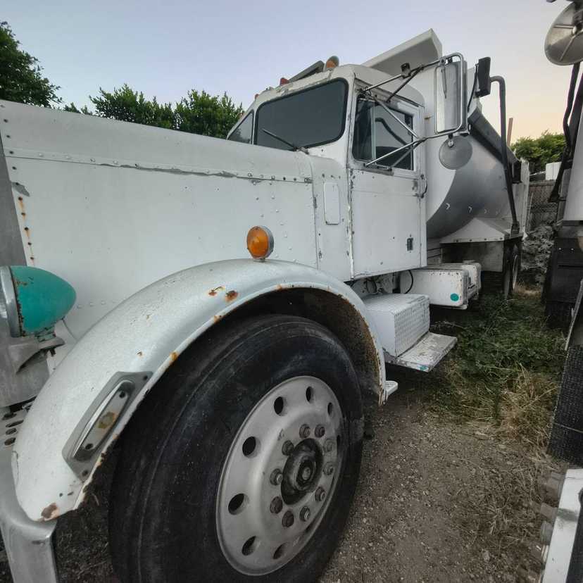 1971 Peterbilt Dump Truck — photo 3