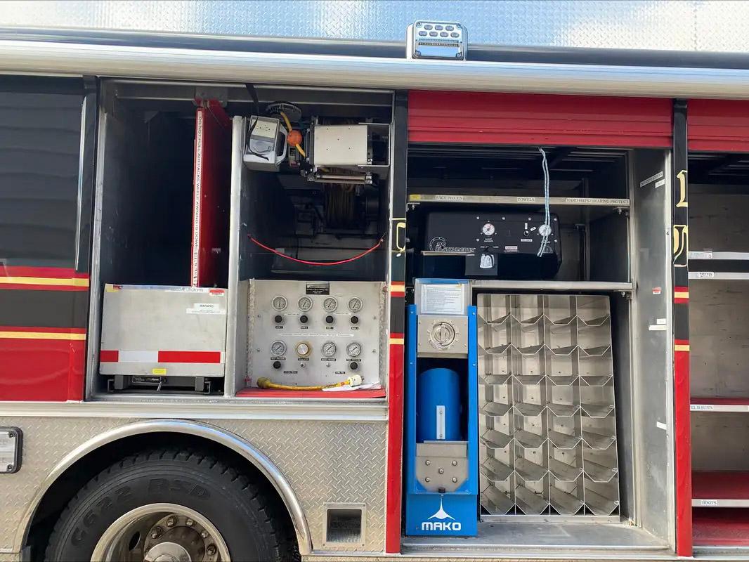 1996 Hackney Freightliner Heavy Rescue - image 6