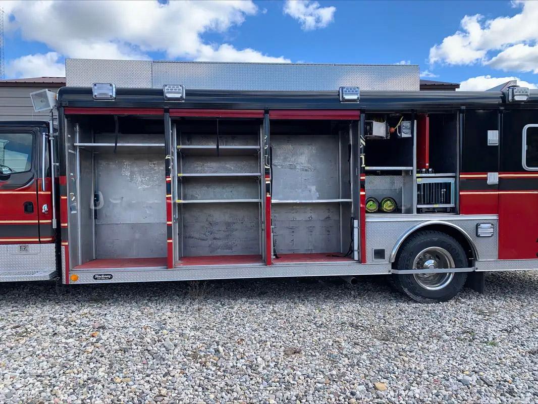 1996 Hackney Freightliner Heavy Rescue - image 2