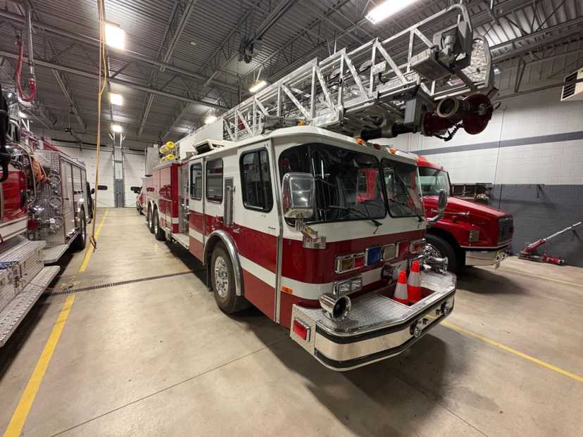 1992 E-One Custom 110' Aerial — photo 2