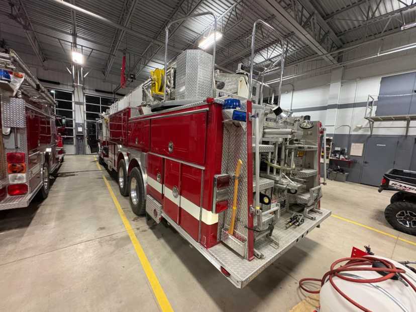 1992 E-One Custom 110' Aerial — photo 4