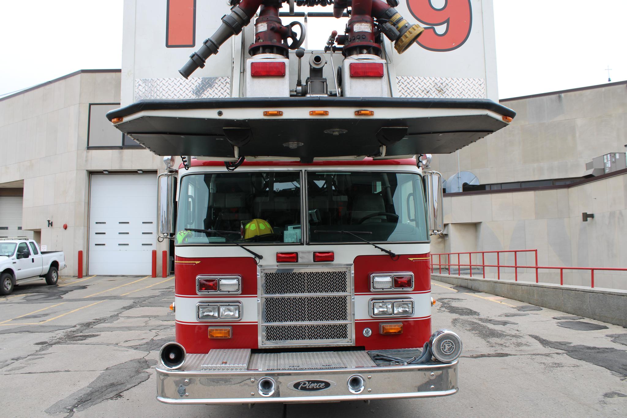 2001 Pierce Dash 100' Quint
 - image 3