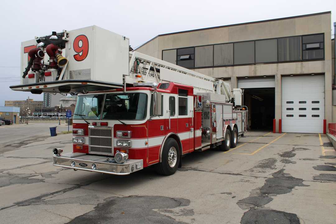 2001 Pierce Dash 100' Aerial Platform