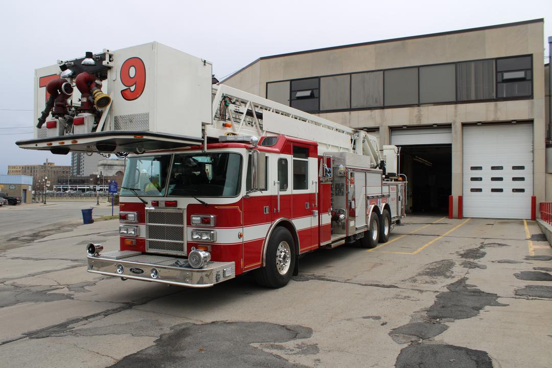 2001 Pierce Dash 100' Aerial Platform
