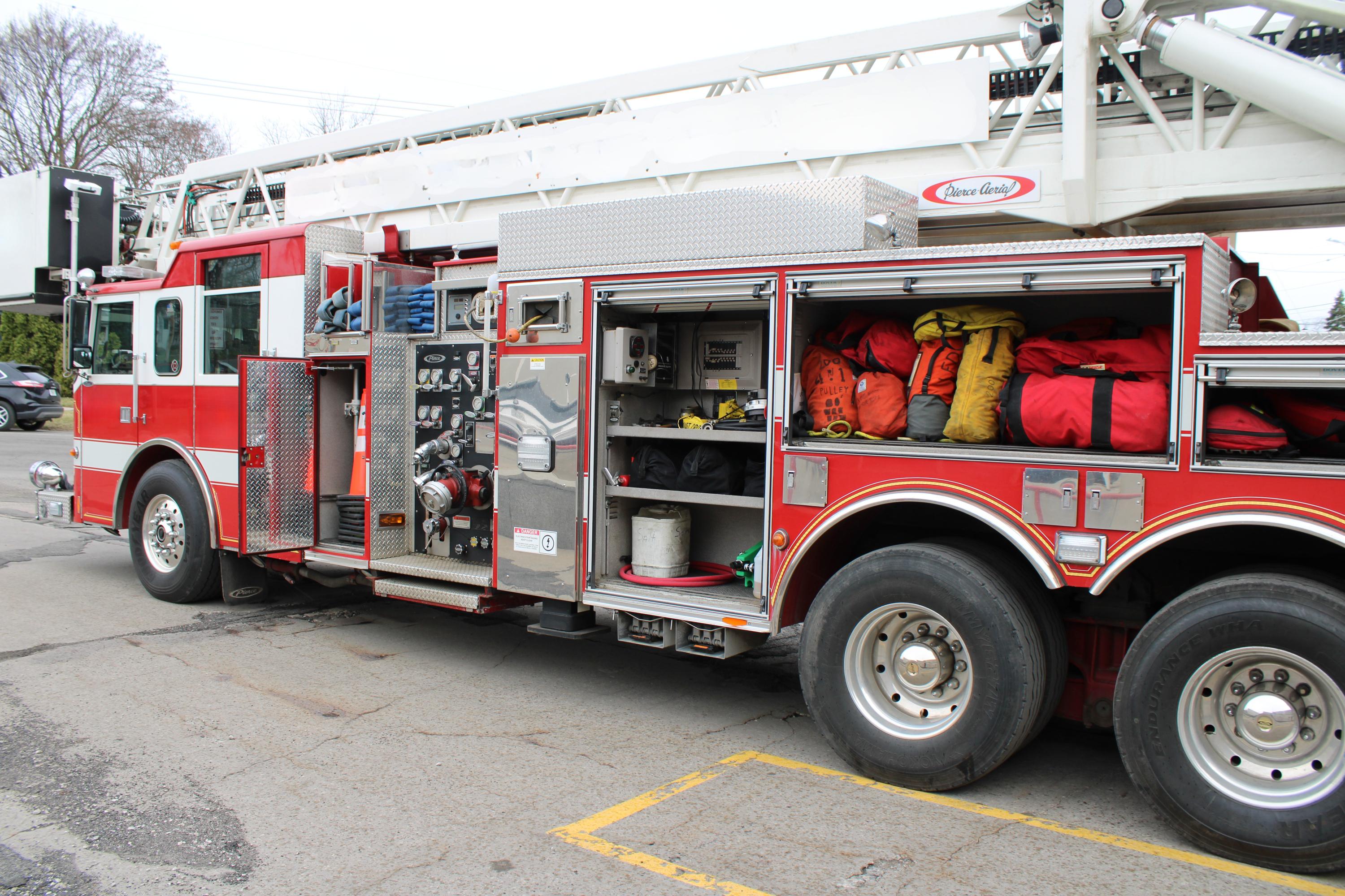 2001 Pierce Dash 100' Quint
 - image 11
