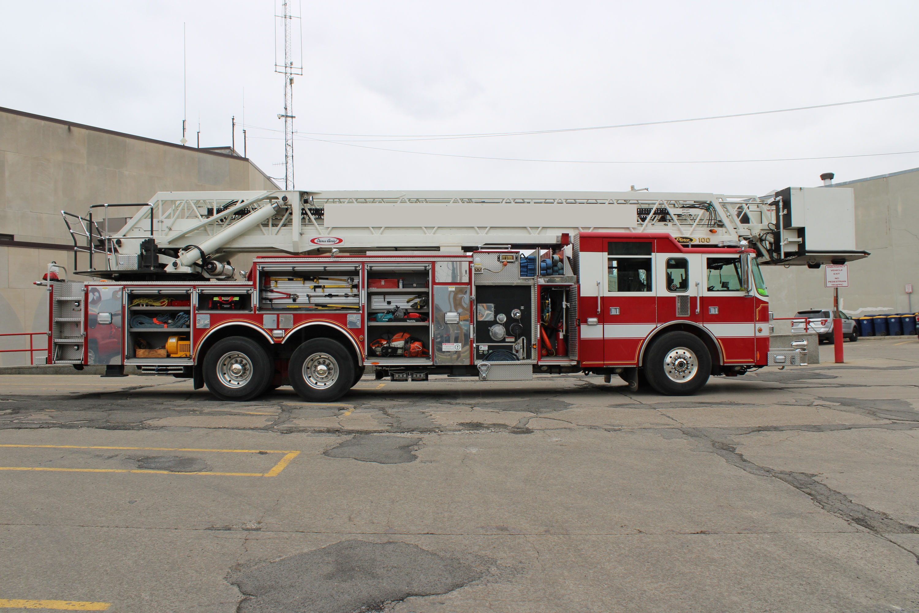 2001 Pierce Dash 100' Quint
 - image 13