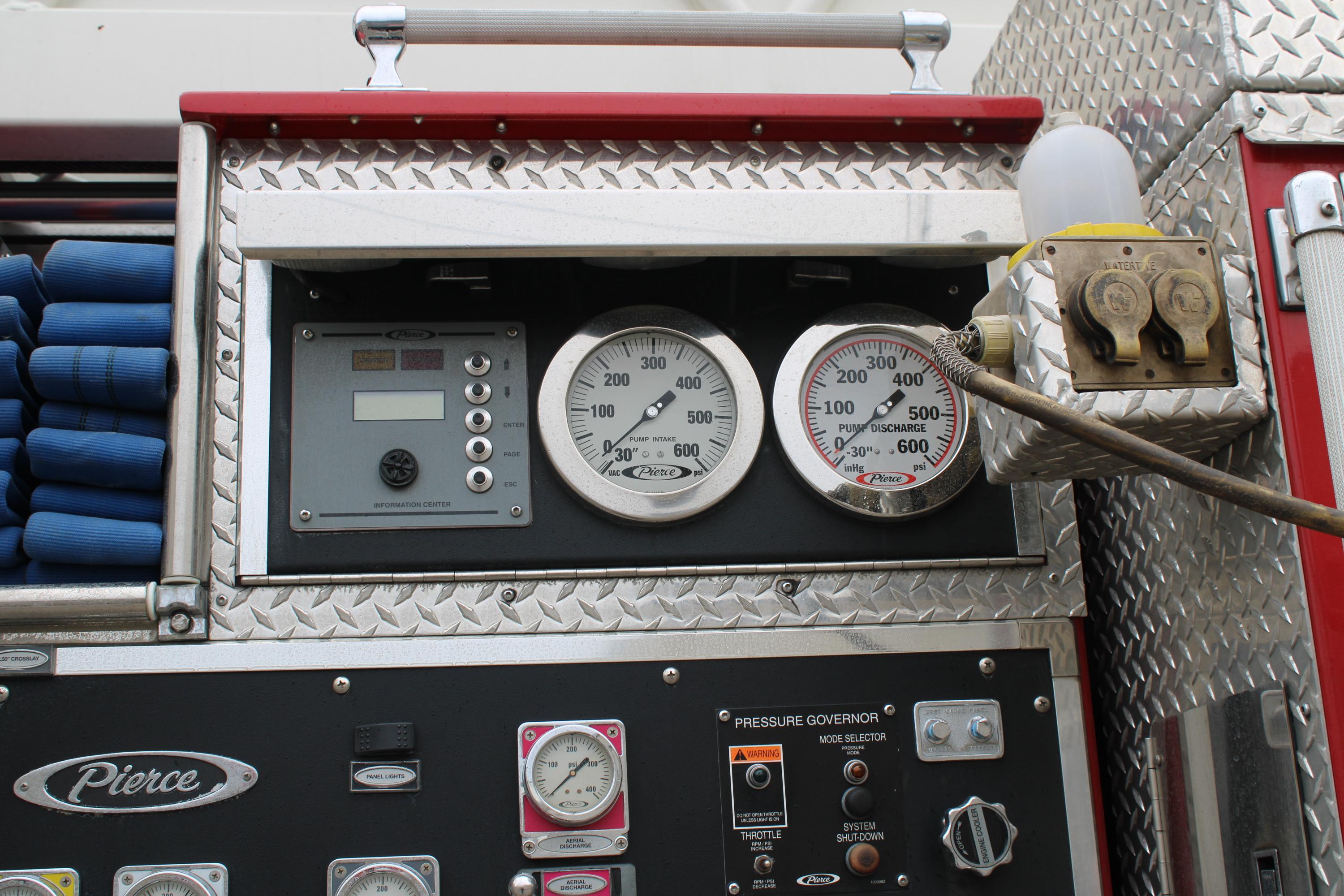 2001 Pierce Dash 100' Quint
 - image 18