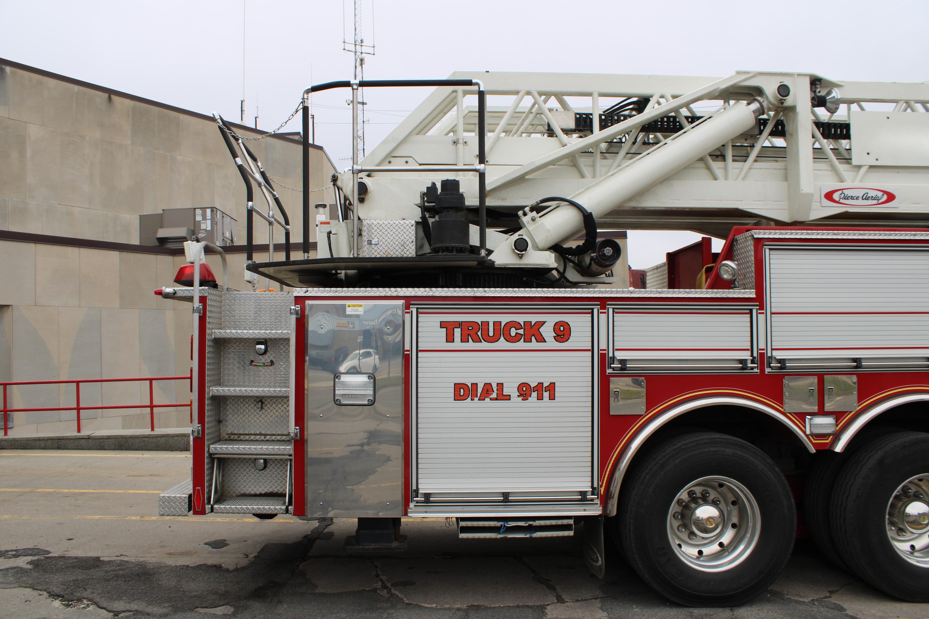 2001 Pierce Dash 100' Quint
 - image 8