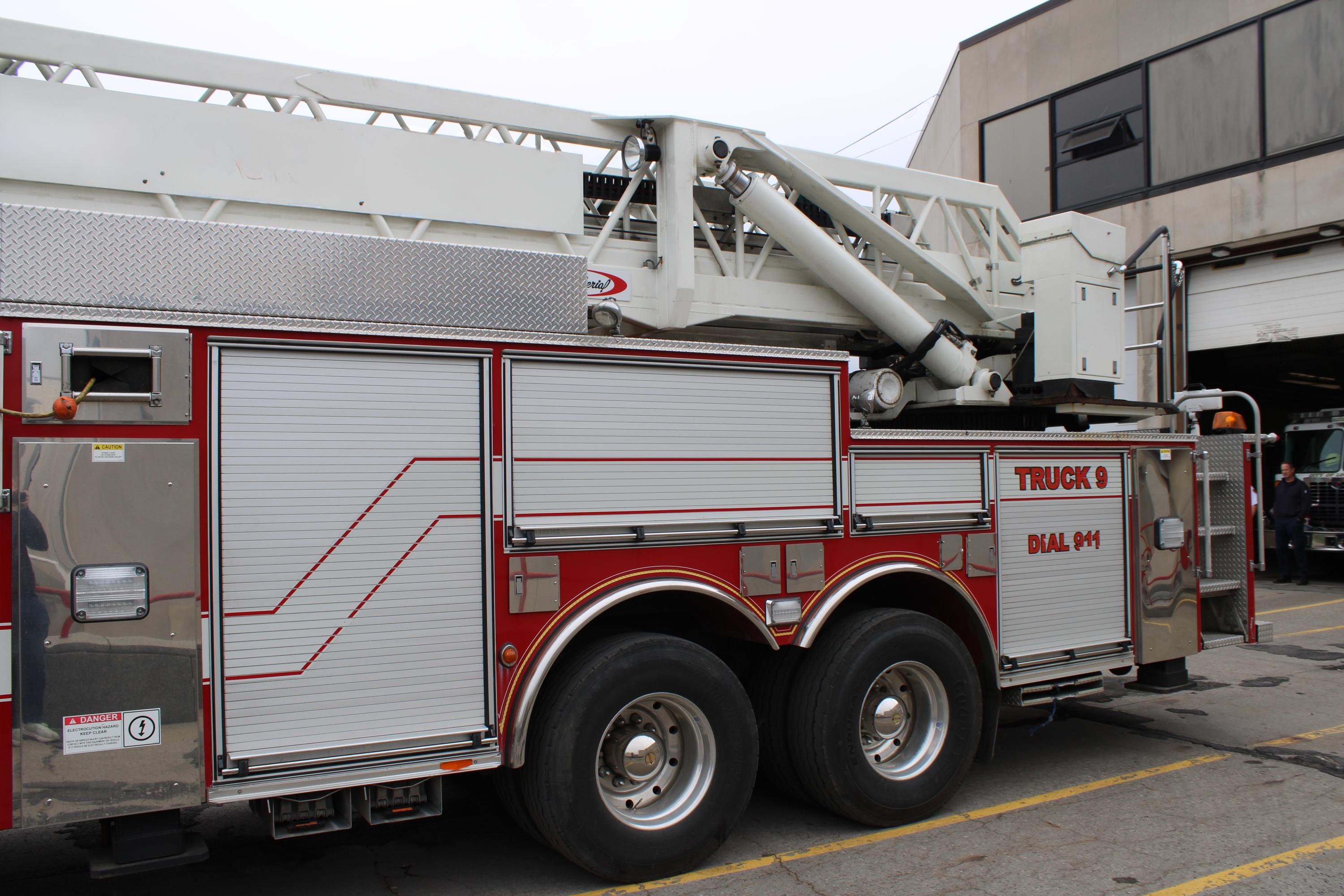2001 Pierce Dash 100' Quint
 - image 10