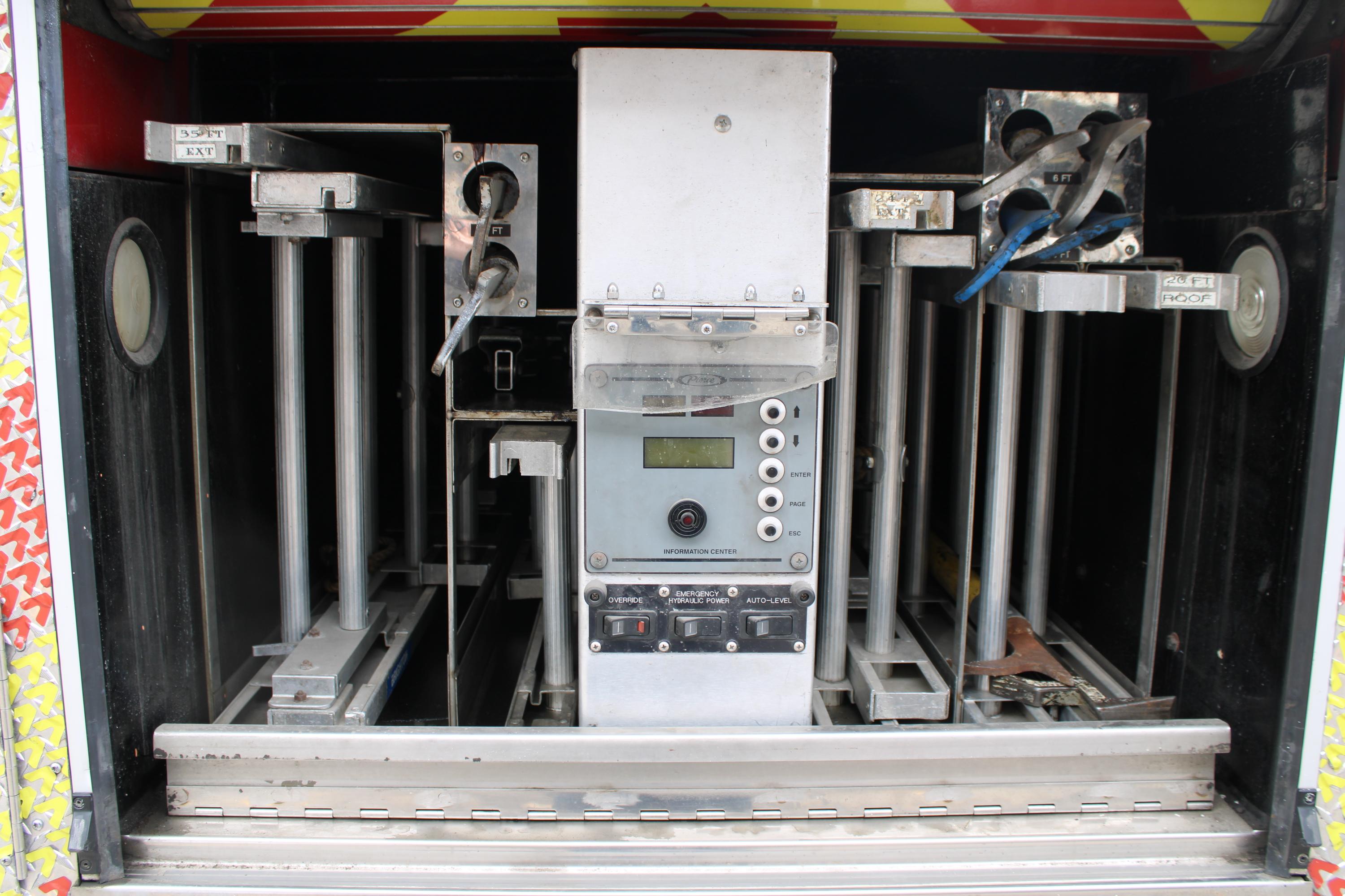 2001 Pierce Dash 100' Quint
 - image 28