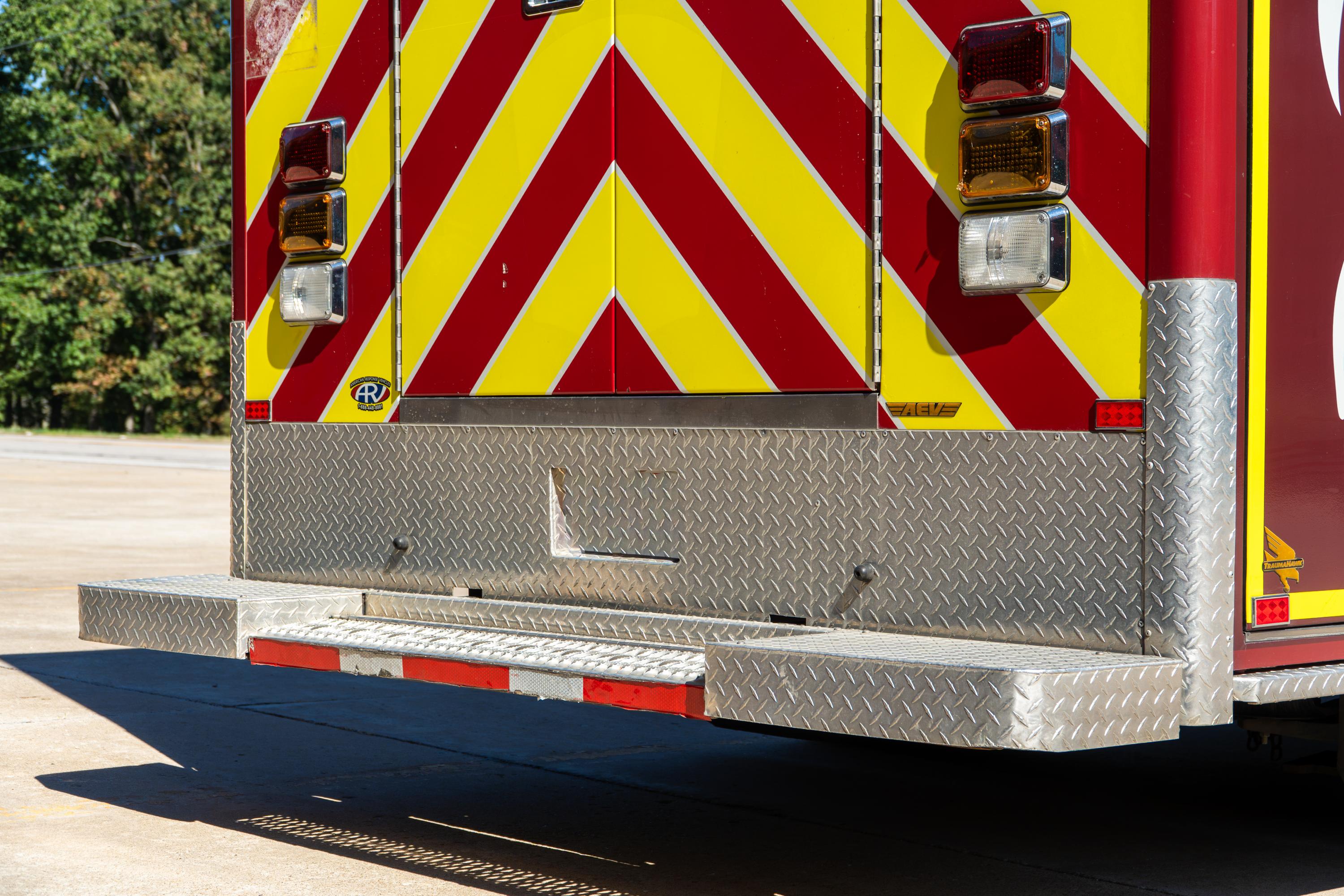 2004 AEV International Type III Ambulance - image 15