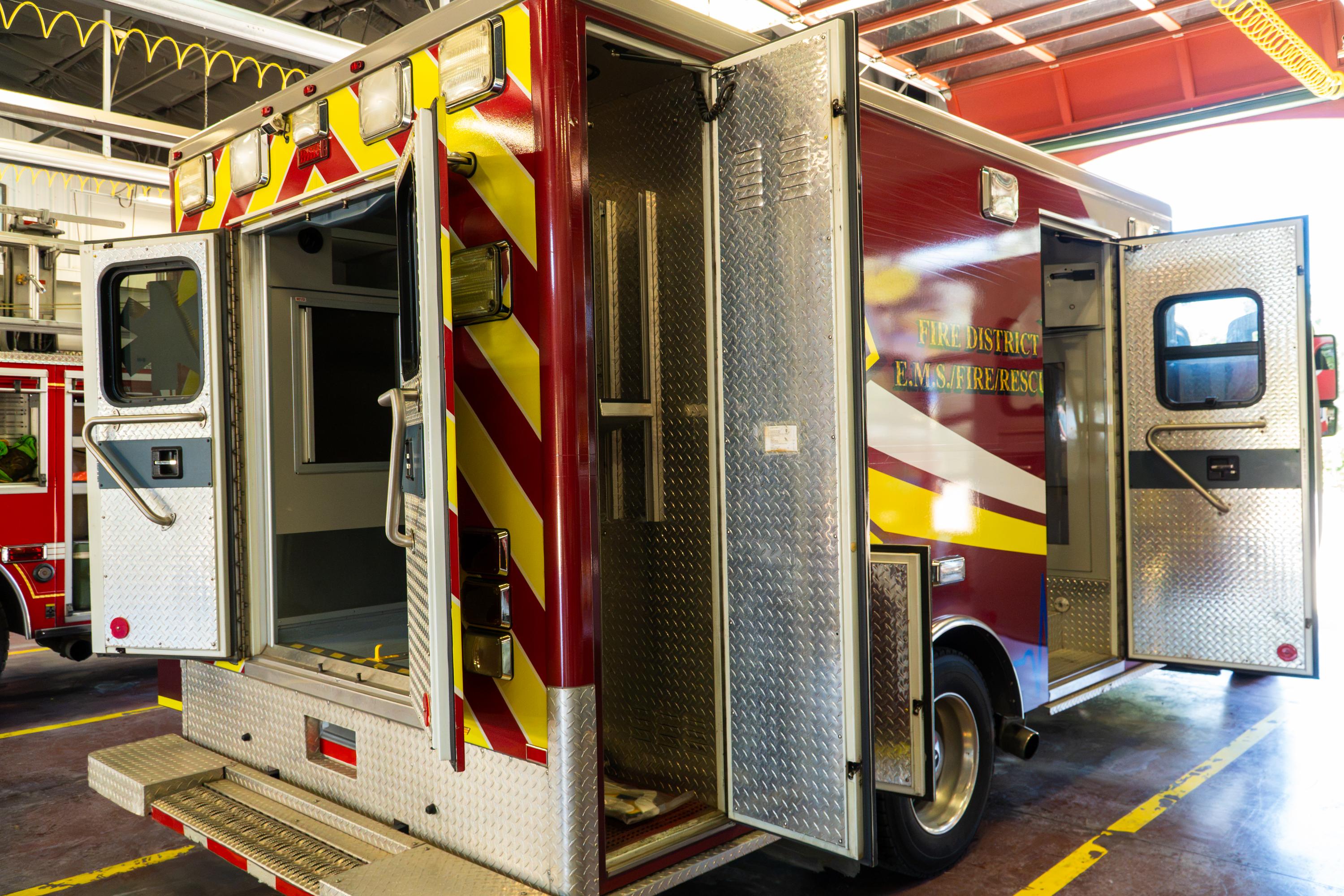 2004 AEV International Type III Ambulance - image 13