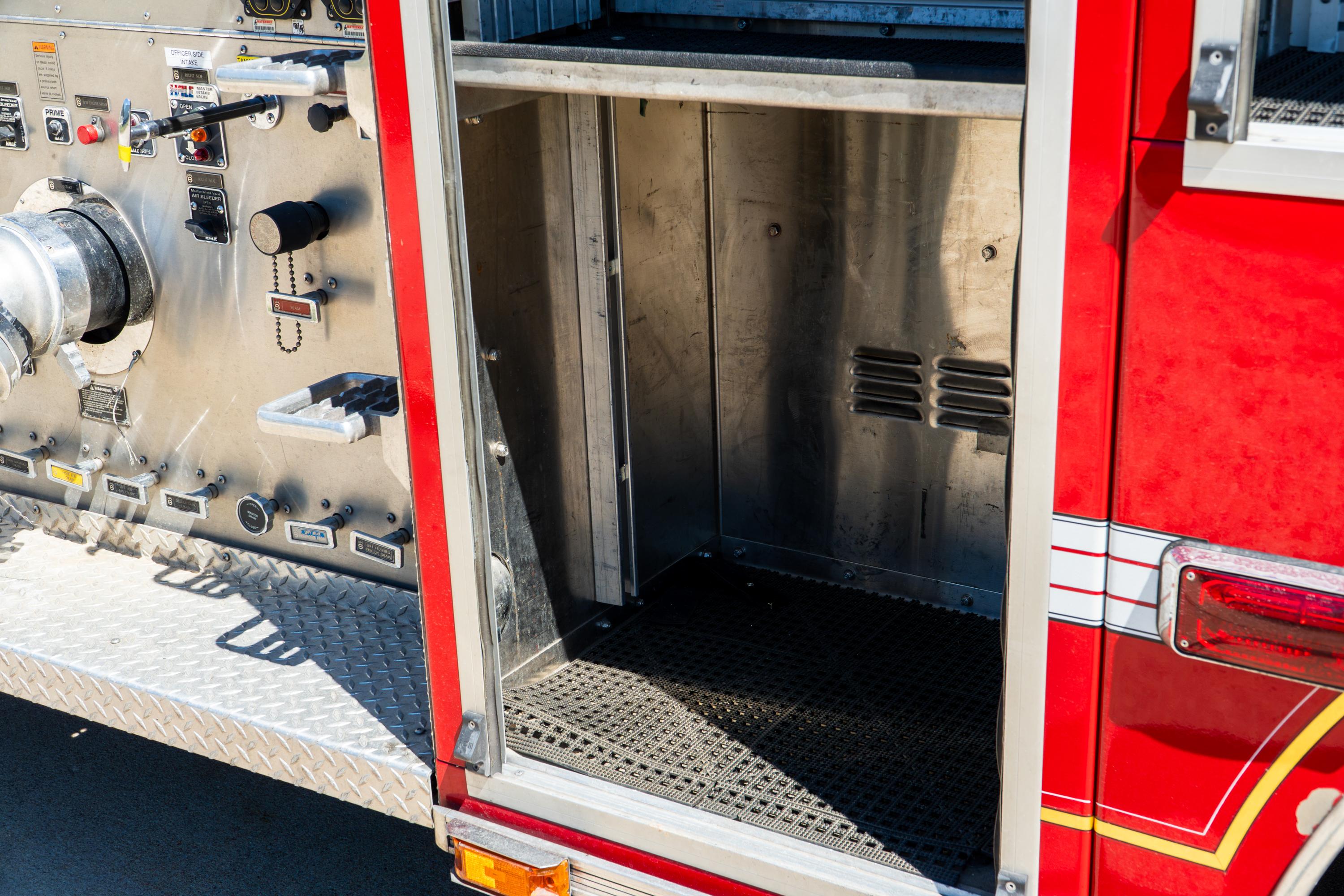 2004 Sutphen Pumper - image 30