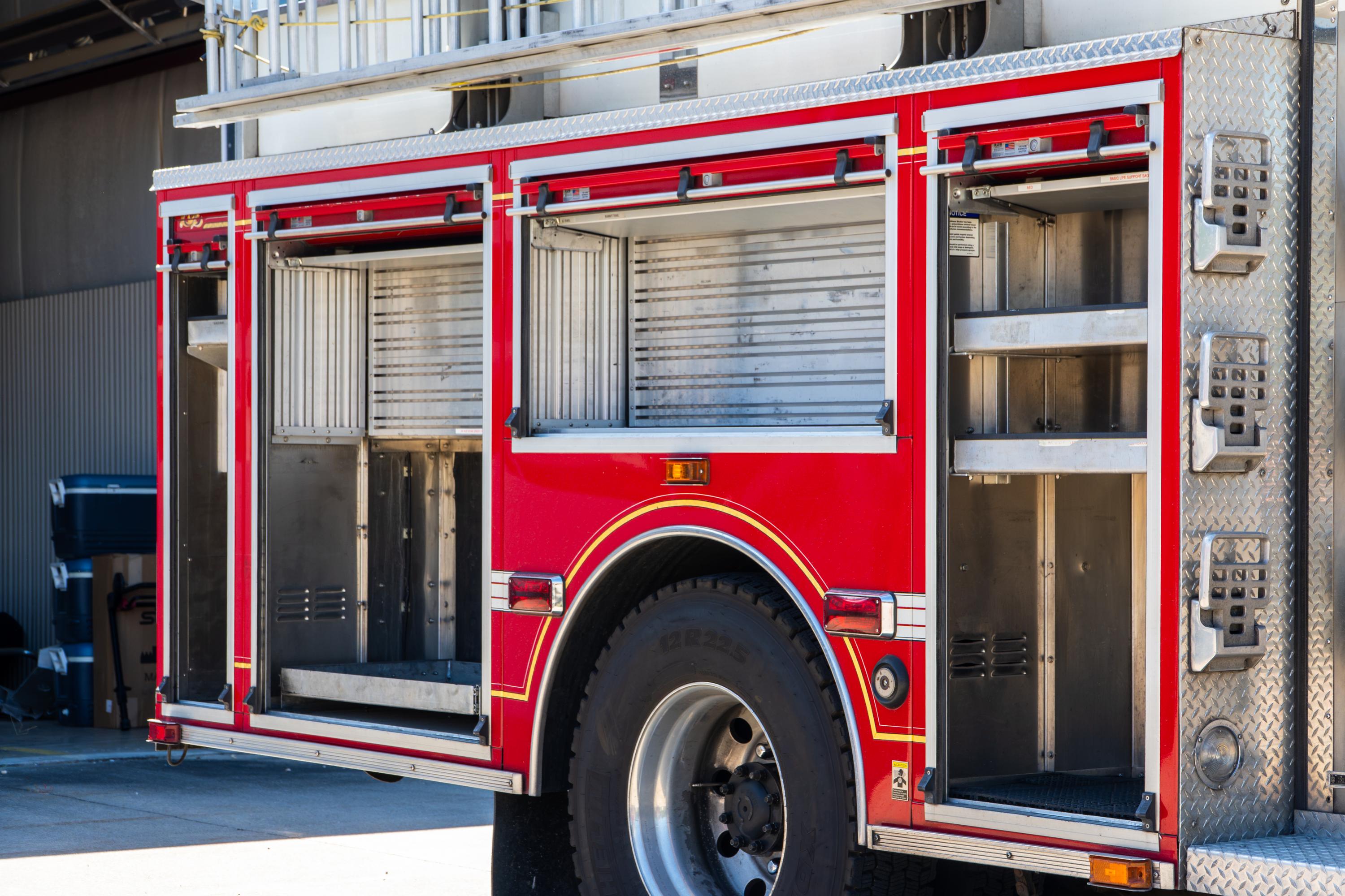 2004 Sutphen Pumper - image 6