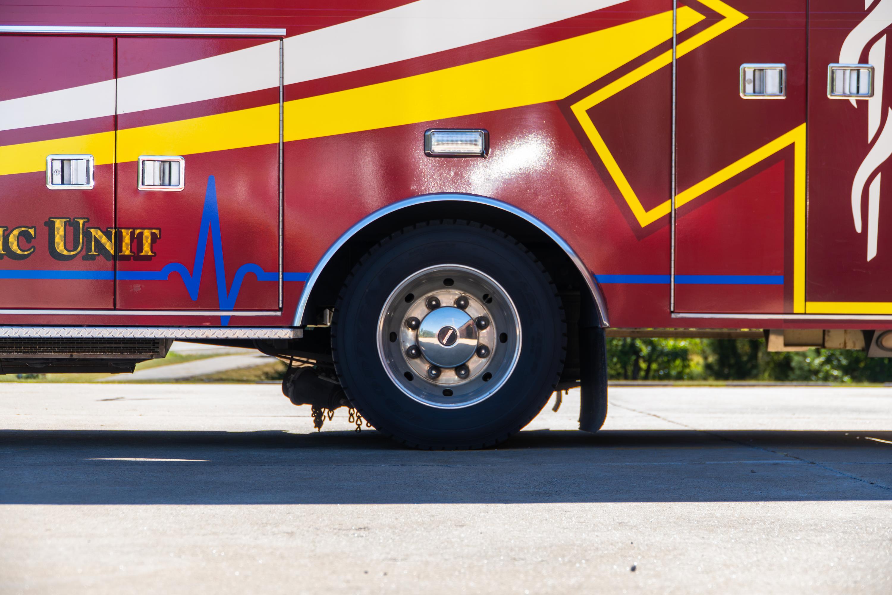 2004 AEV International Type III Ambulance - image 7