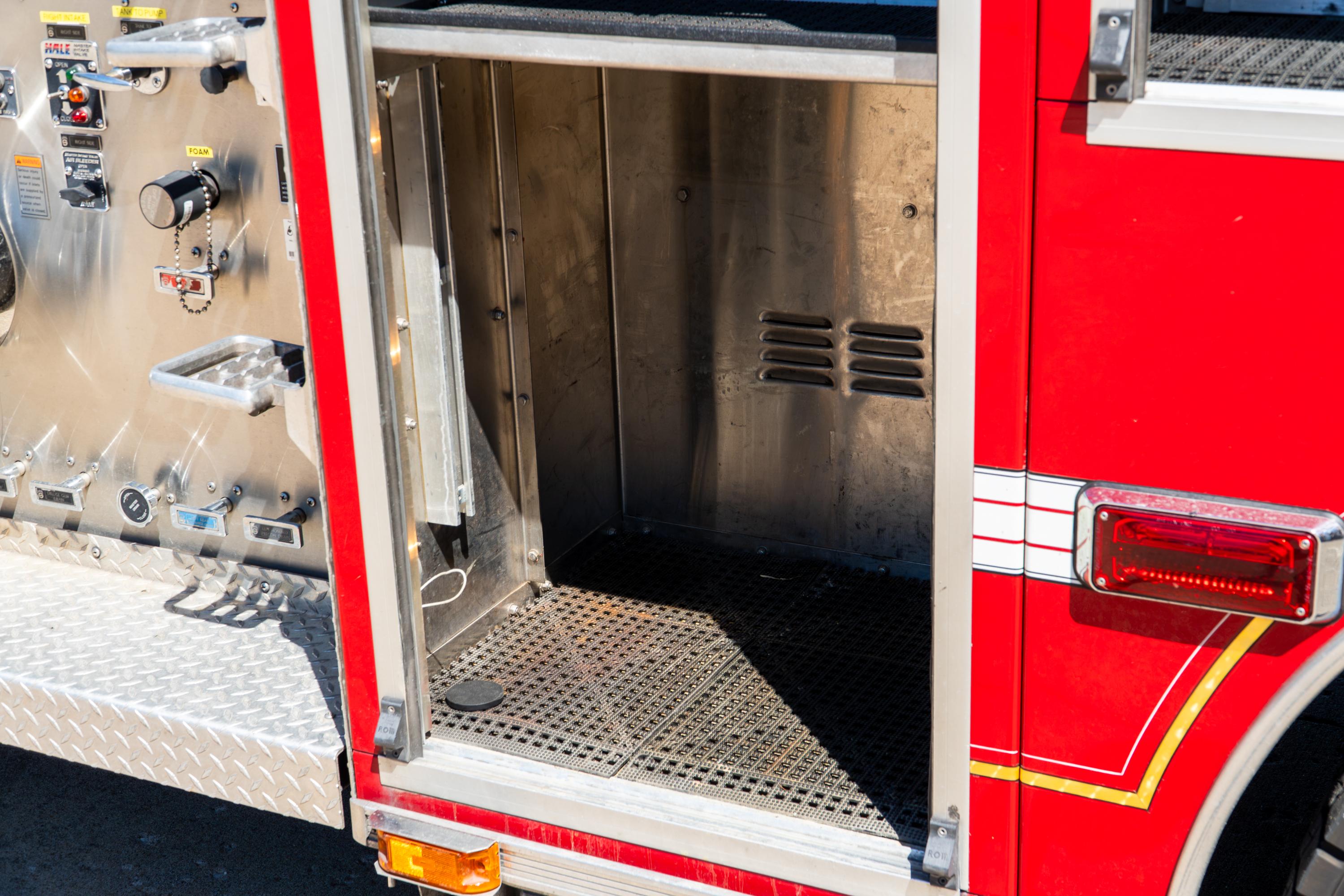 2004 Sutphen Pumper - image 43