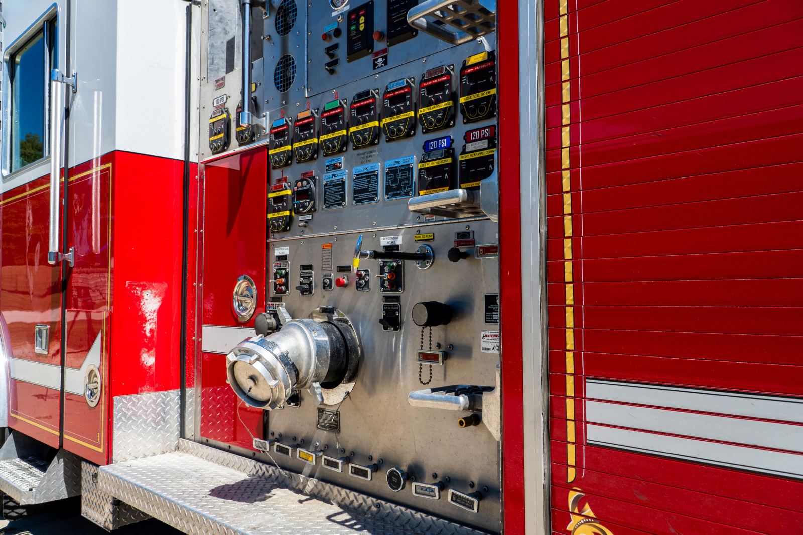2004 Sutphen Pumper - image 50