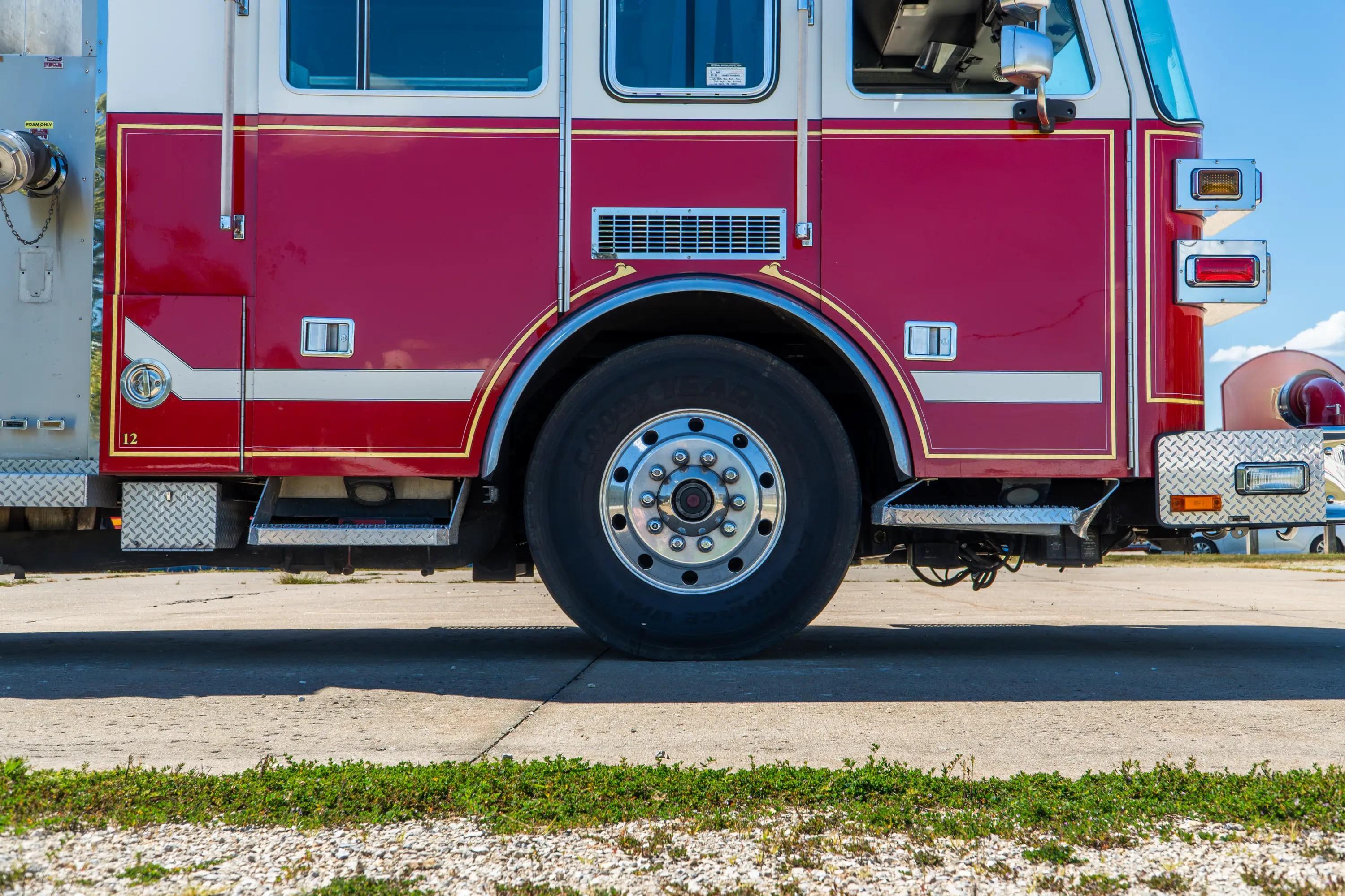 2004 Sutphen Pumper - image 13