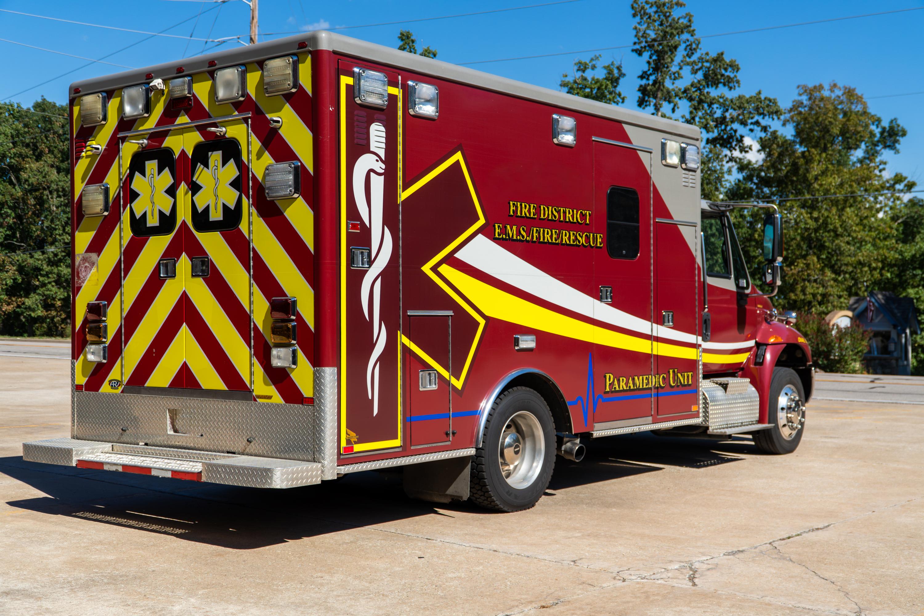 2004 AEV International Type III Ambulance - image 12