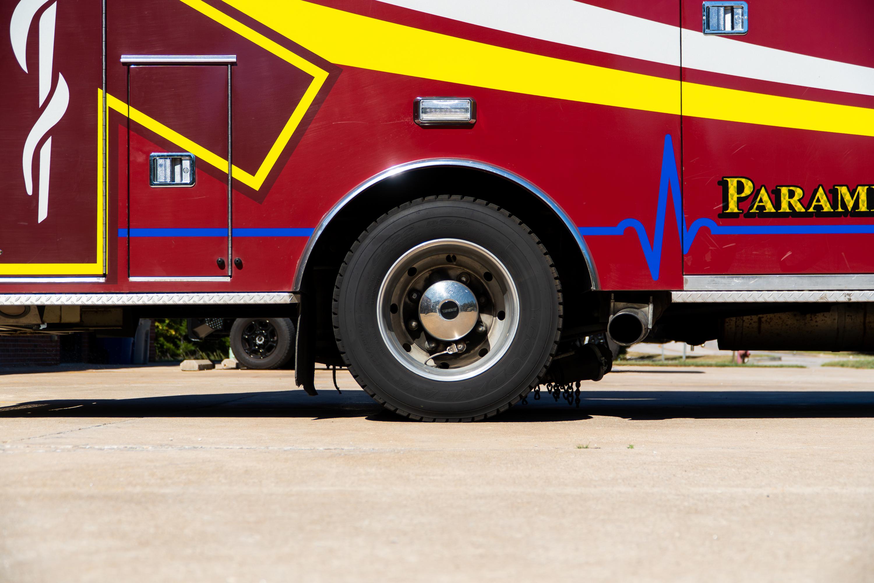 2004 AEV International Type III Ambulance - image 8
