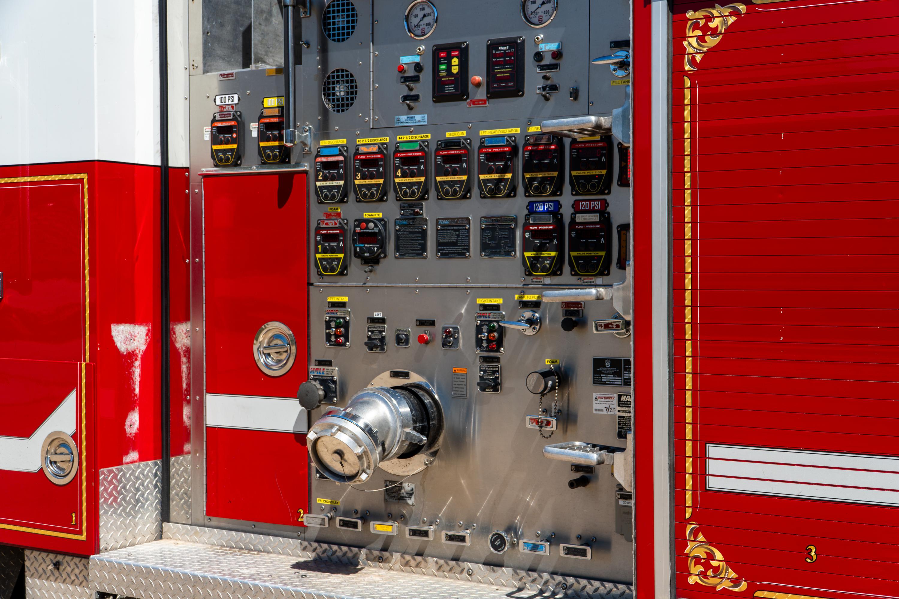 2004 Sutphen Pumper - image 54