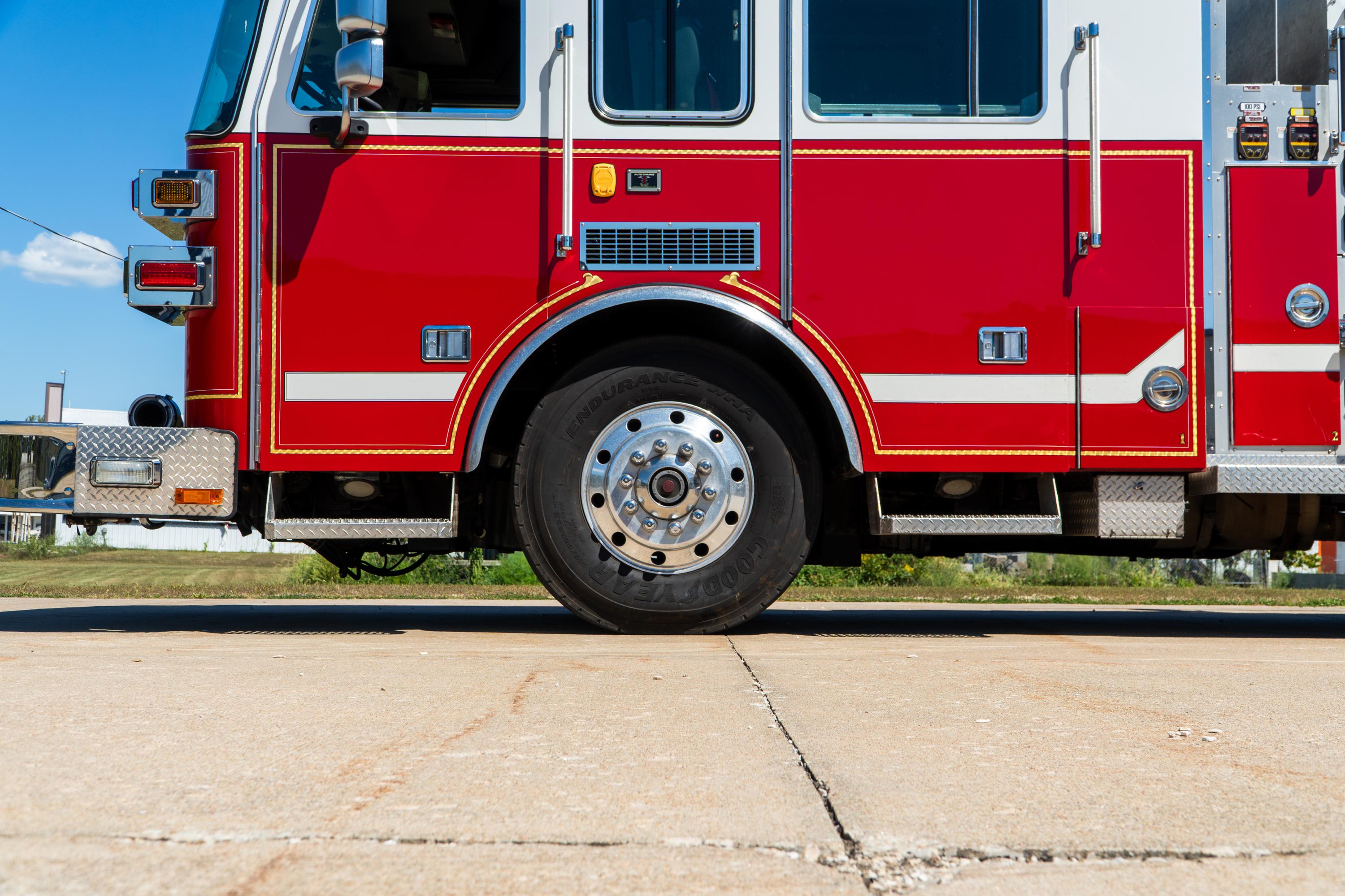2004 Sutphen Pumper - image 10