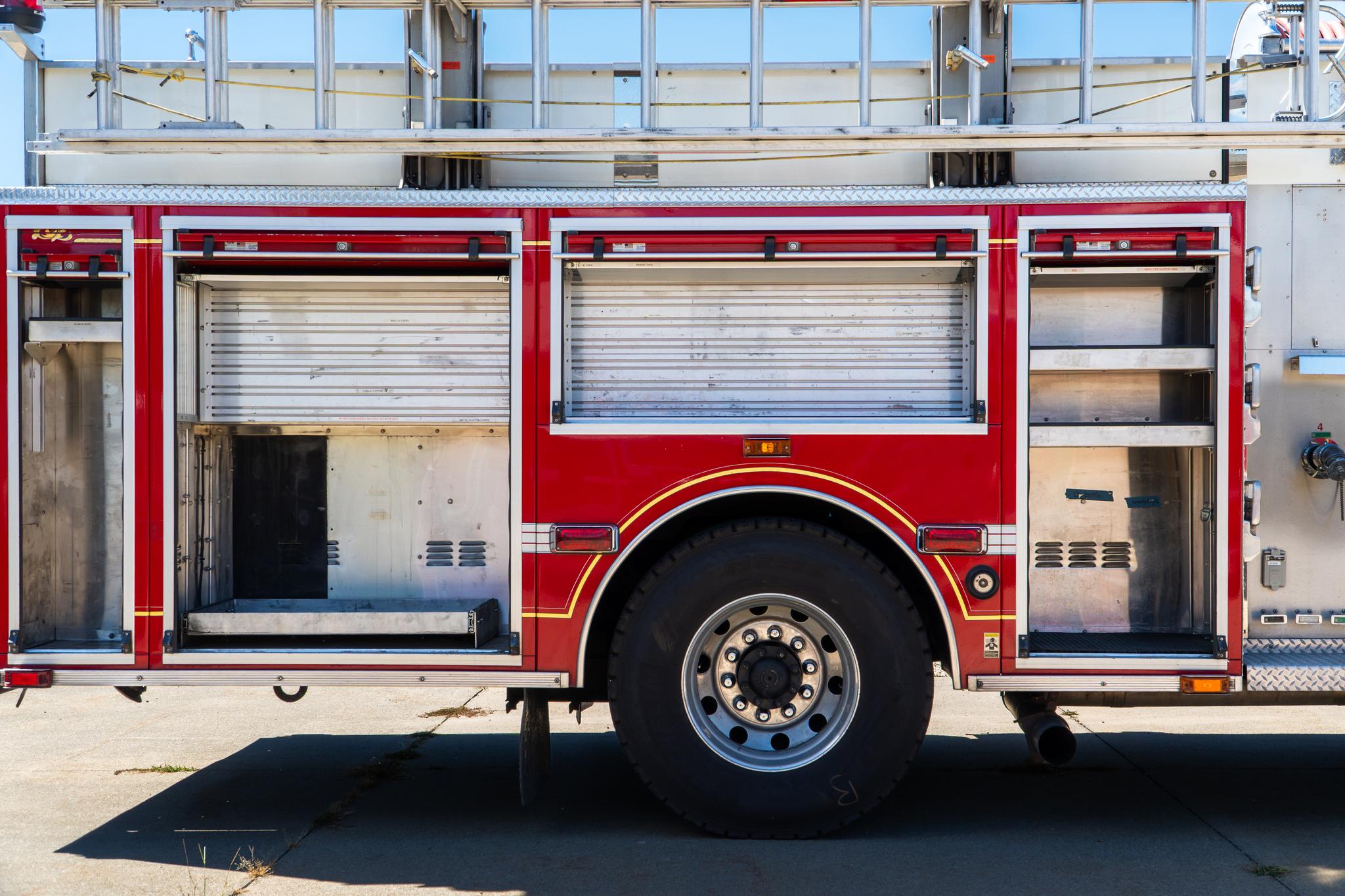 2004 Sutphen Pumper - image 5