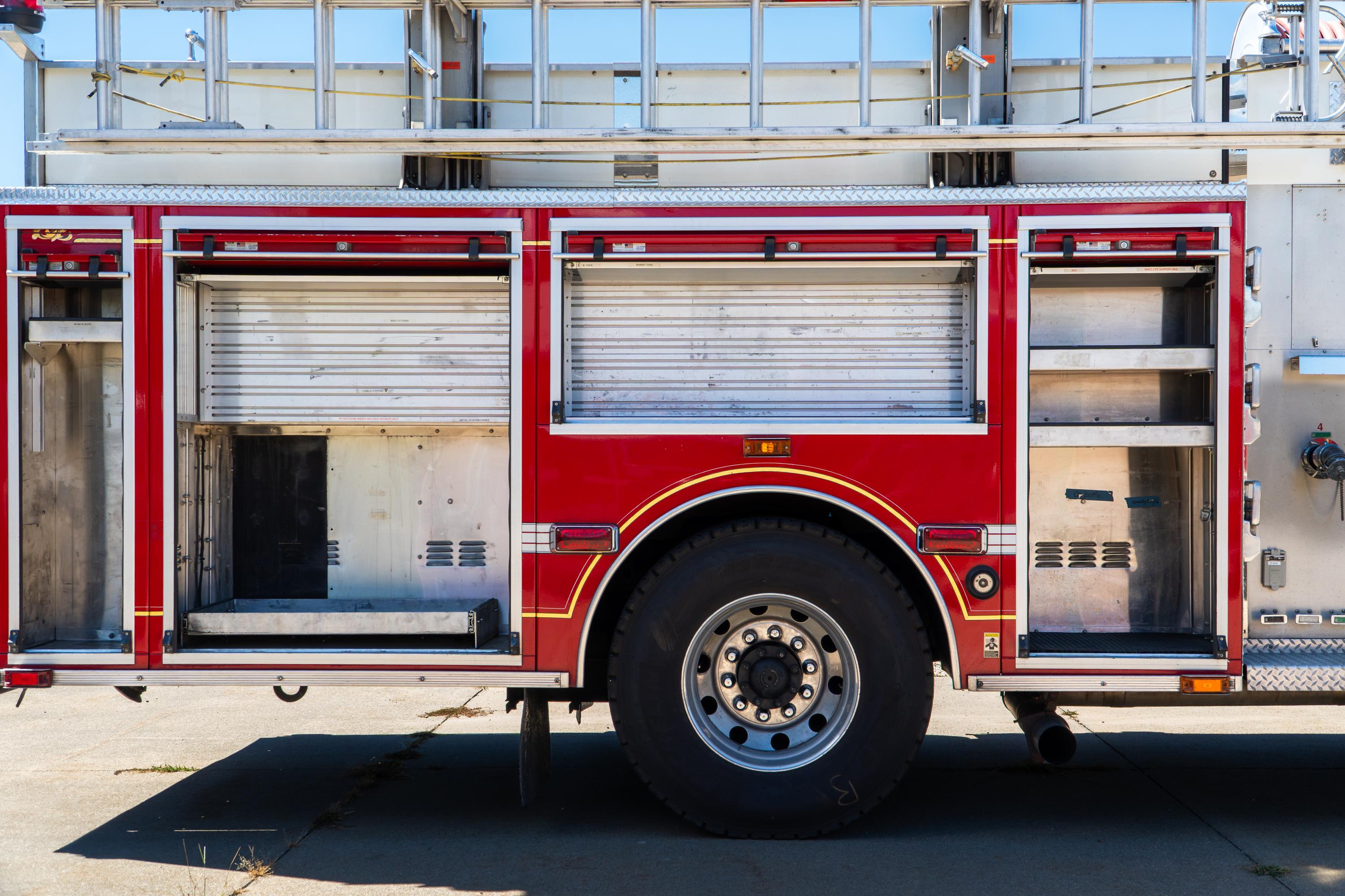 2004 Sutphen Pumper - image 5
