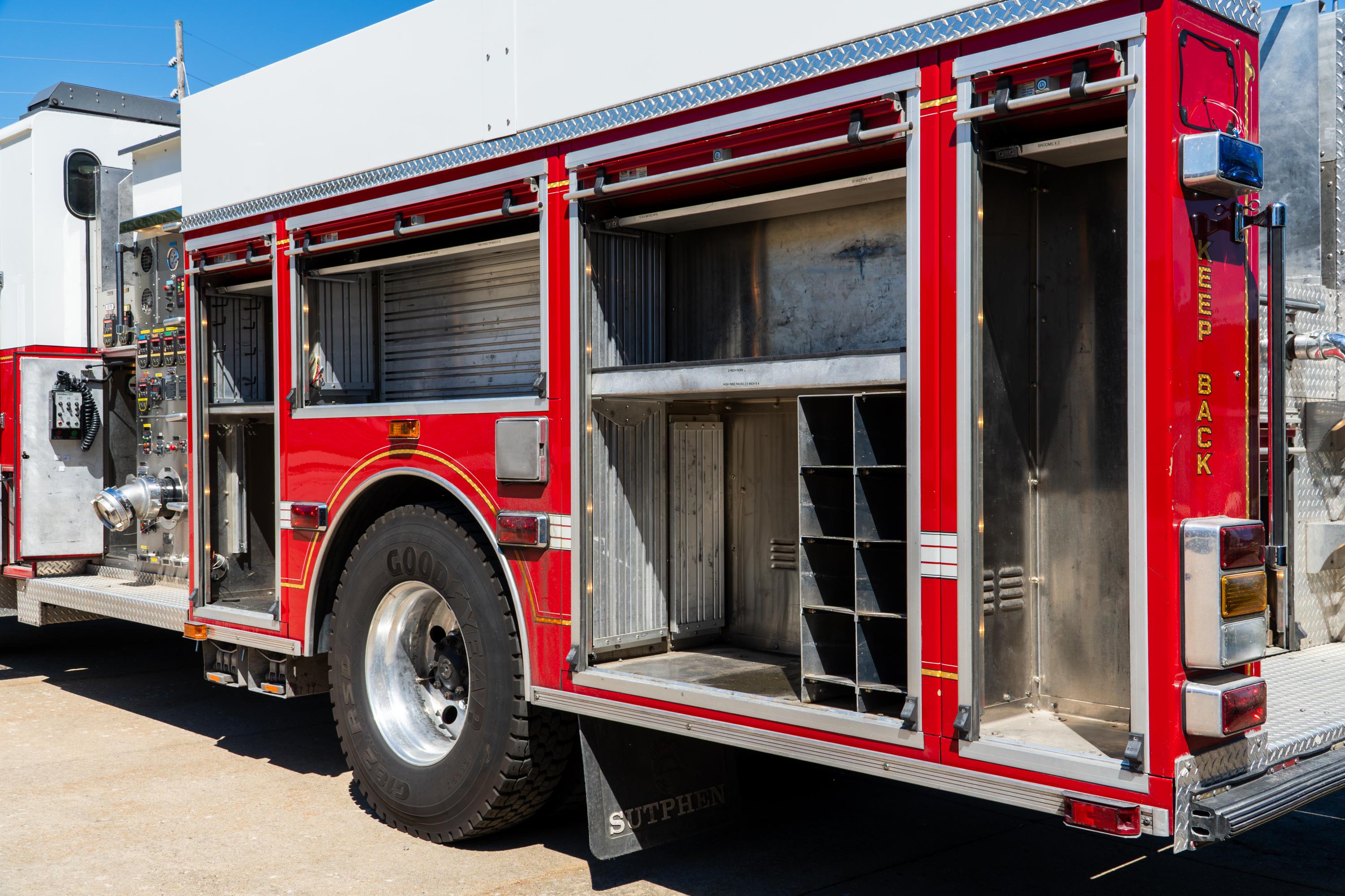 2004 Sutphen Pumper - image 9