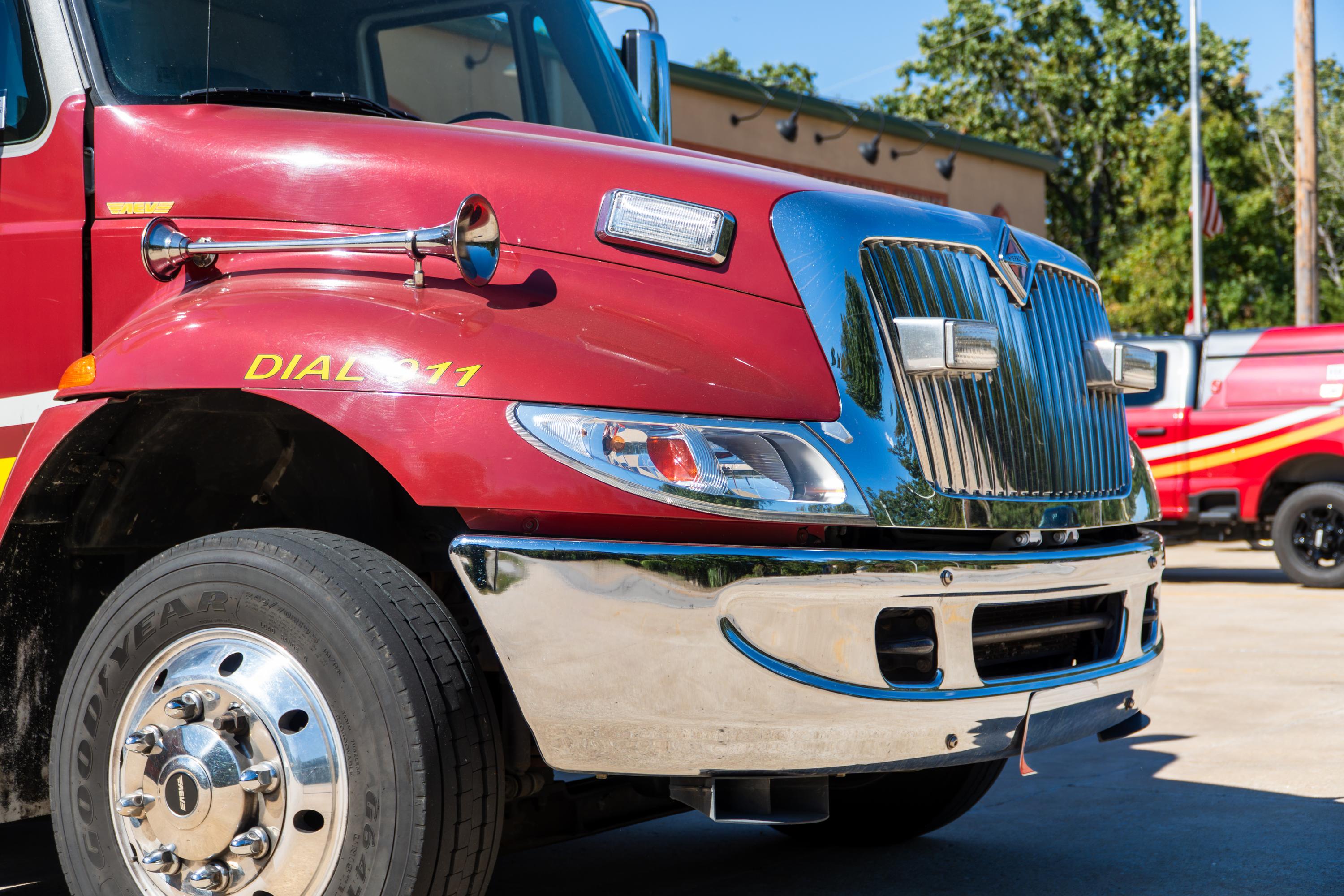 2004 AEV International Type III Ambulance - image 3