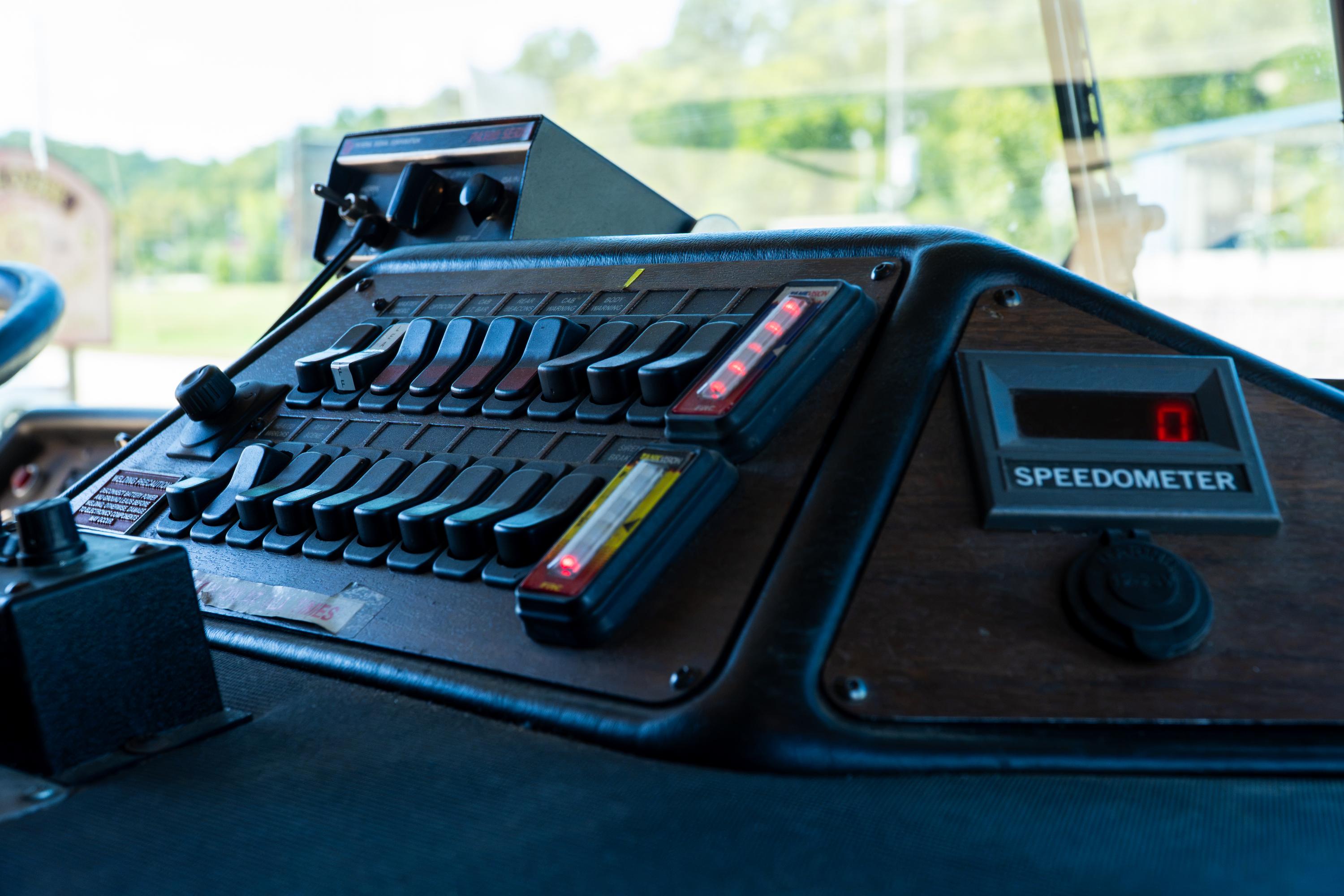 2004 Sutphen Pumper - image 63