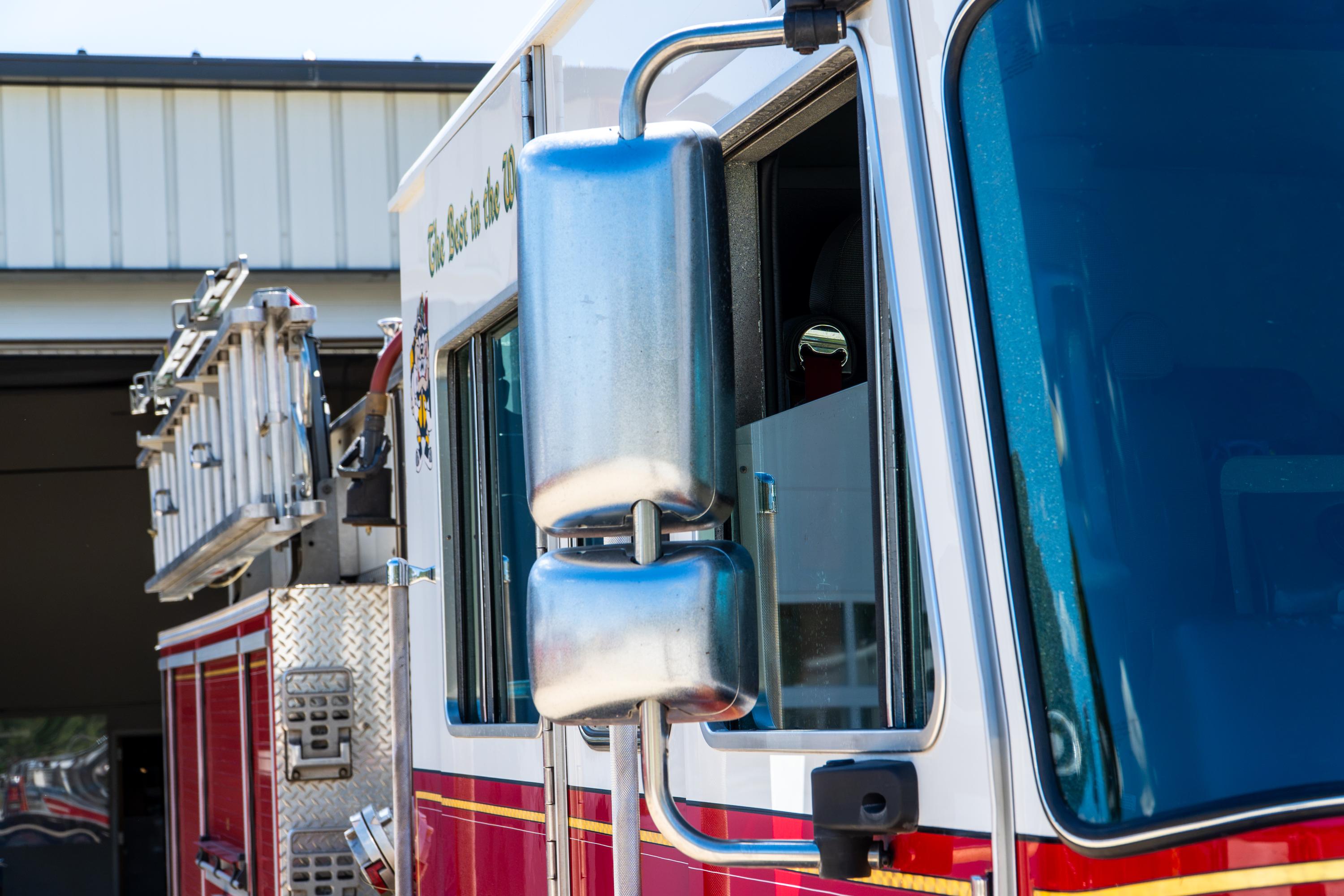 2004 Sutphen Pumper - image 73