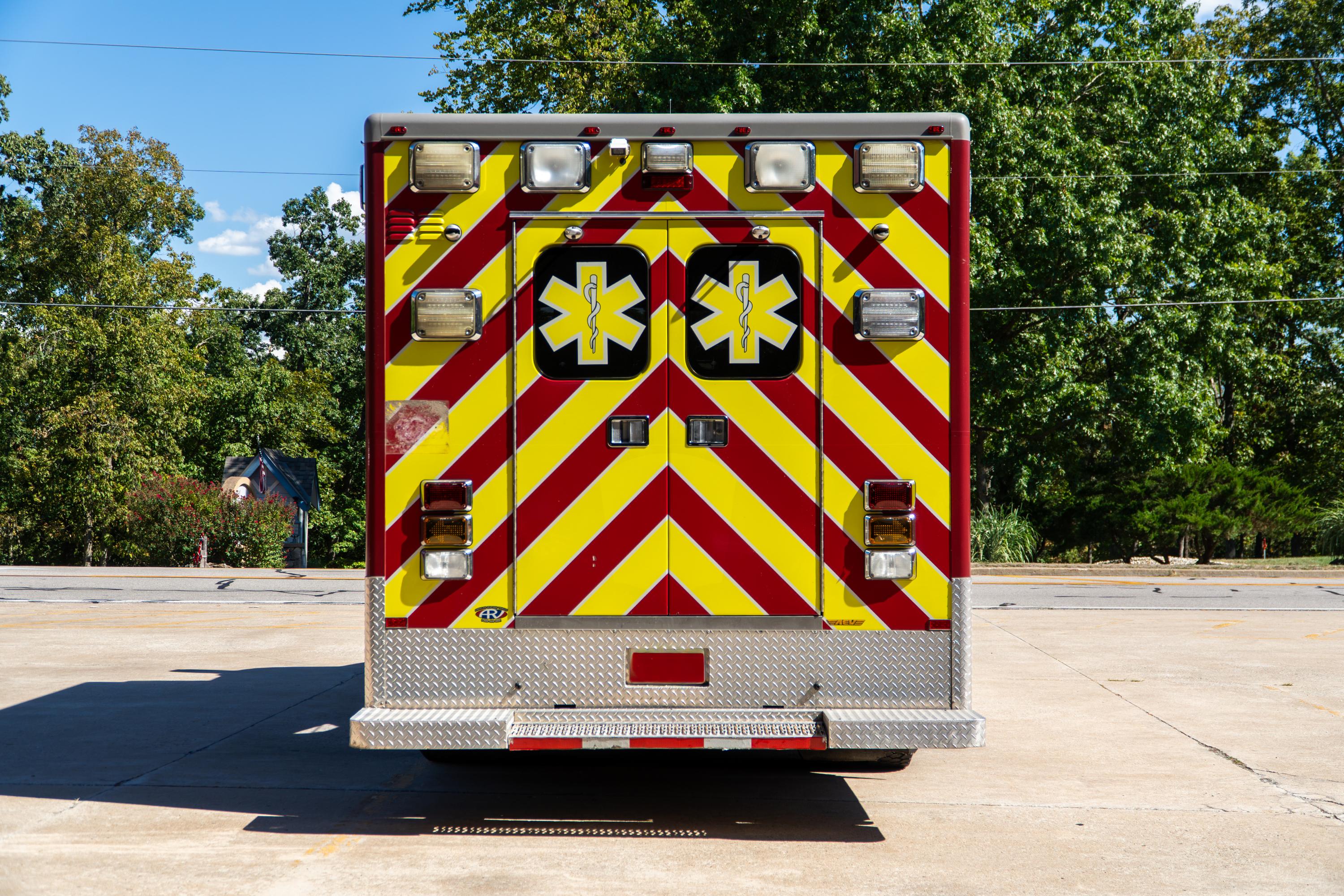 2004 AEV International Type III Ambulance - image 16
