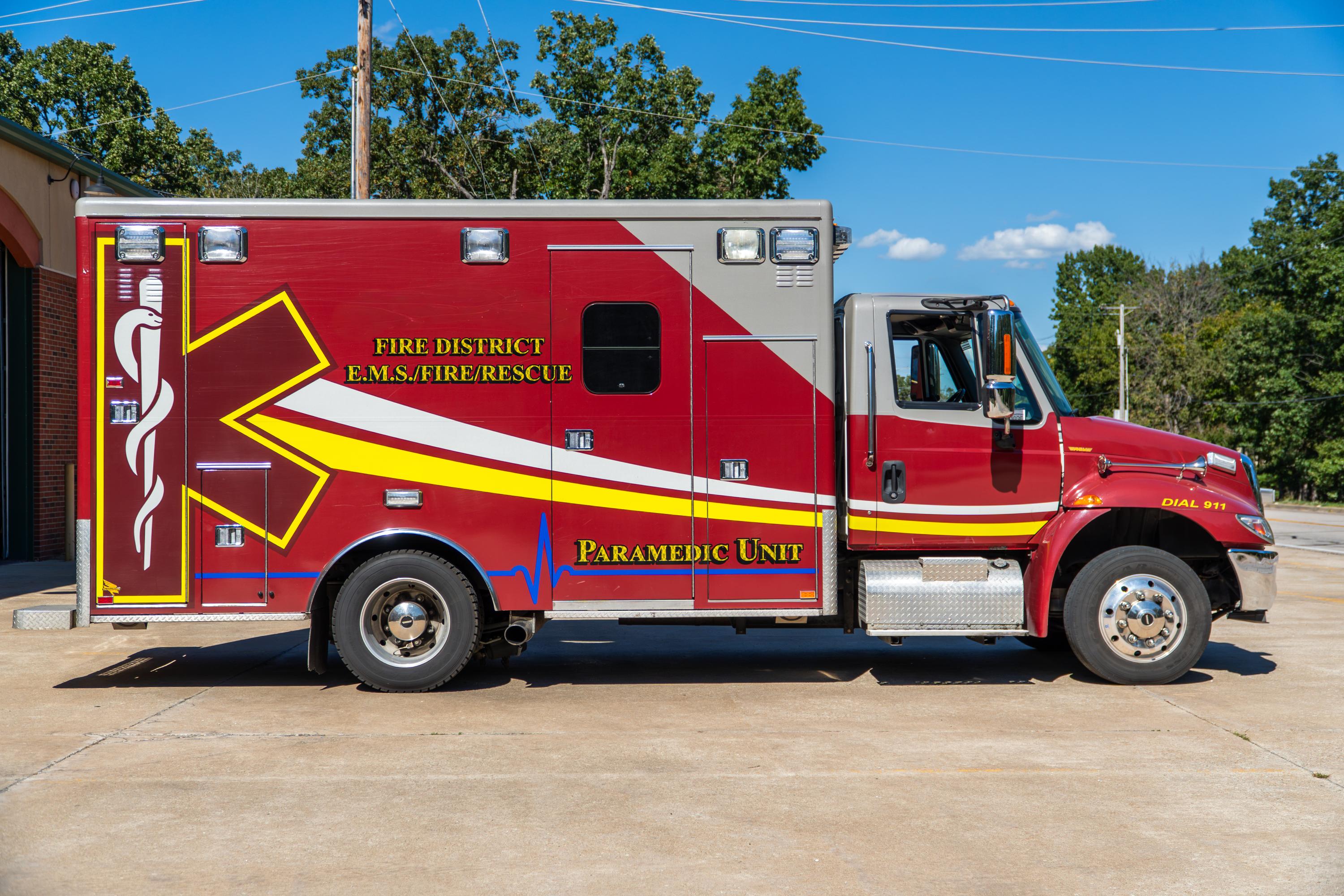 2004 AEV International Type III Ambulance - image 9