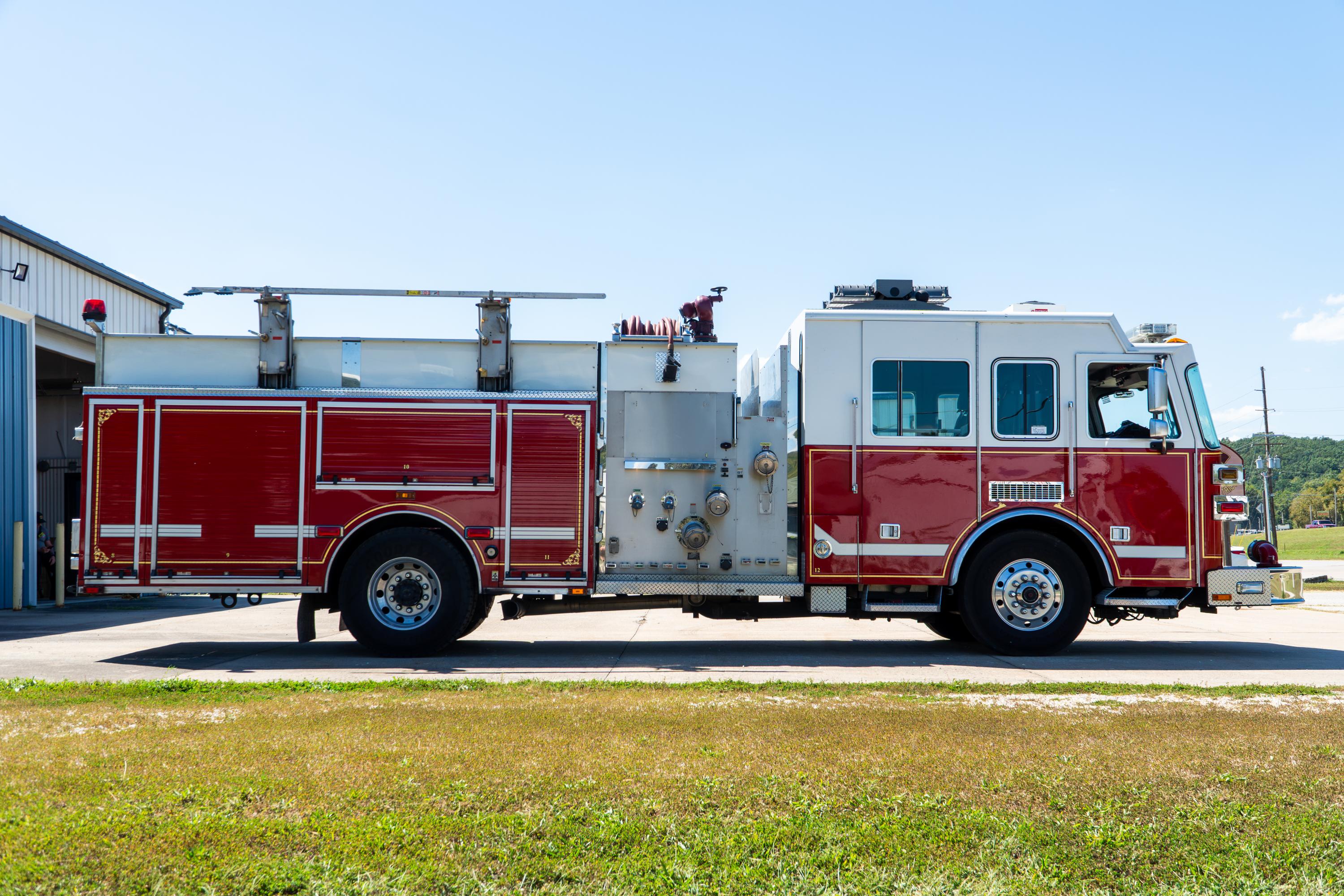 2004 Sutphen Pumper - image 14