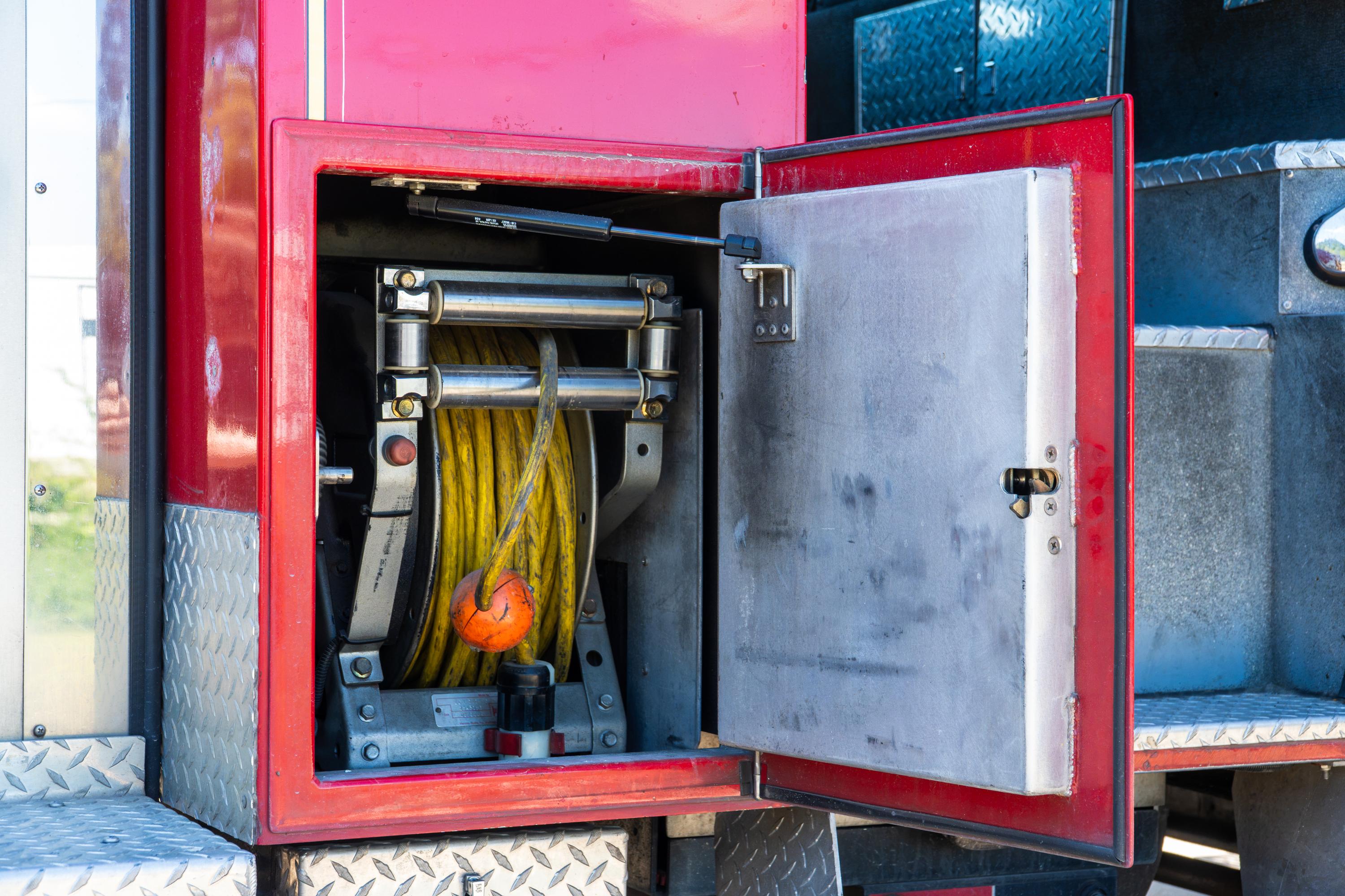 2004 Sutphen Pumper - image 34