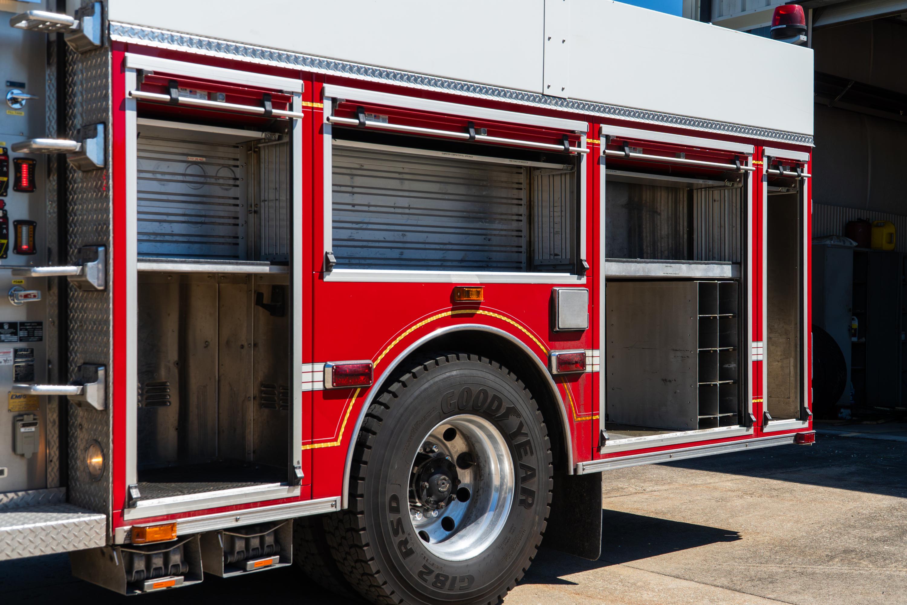 2004 Sutphen Pumper - image 8