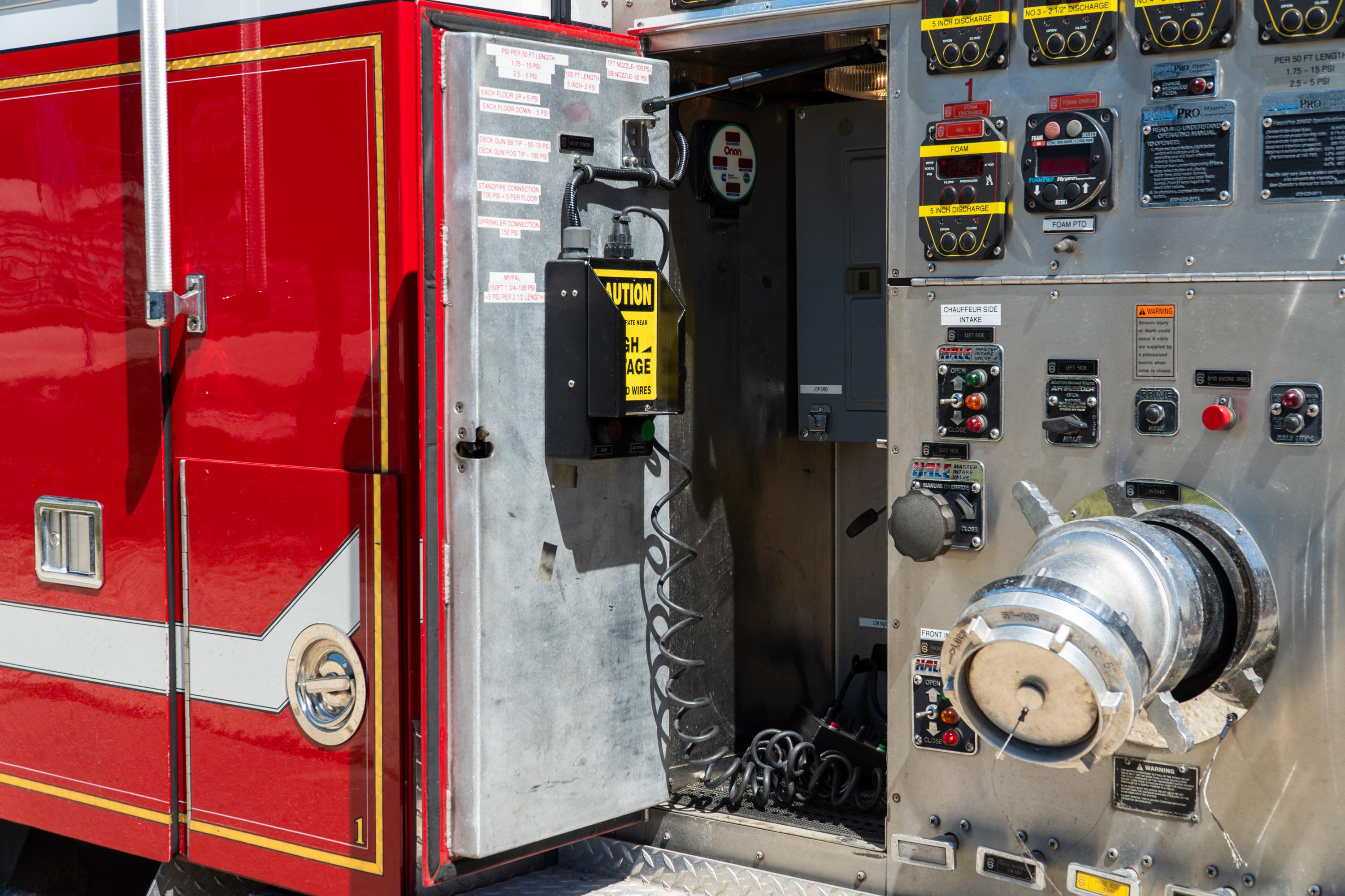 2004 Sutphen Pumper - image 45