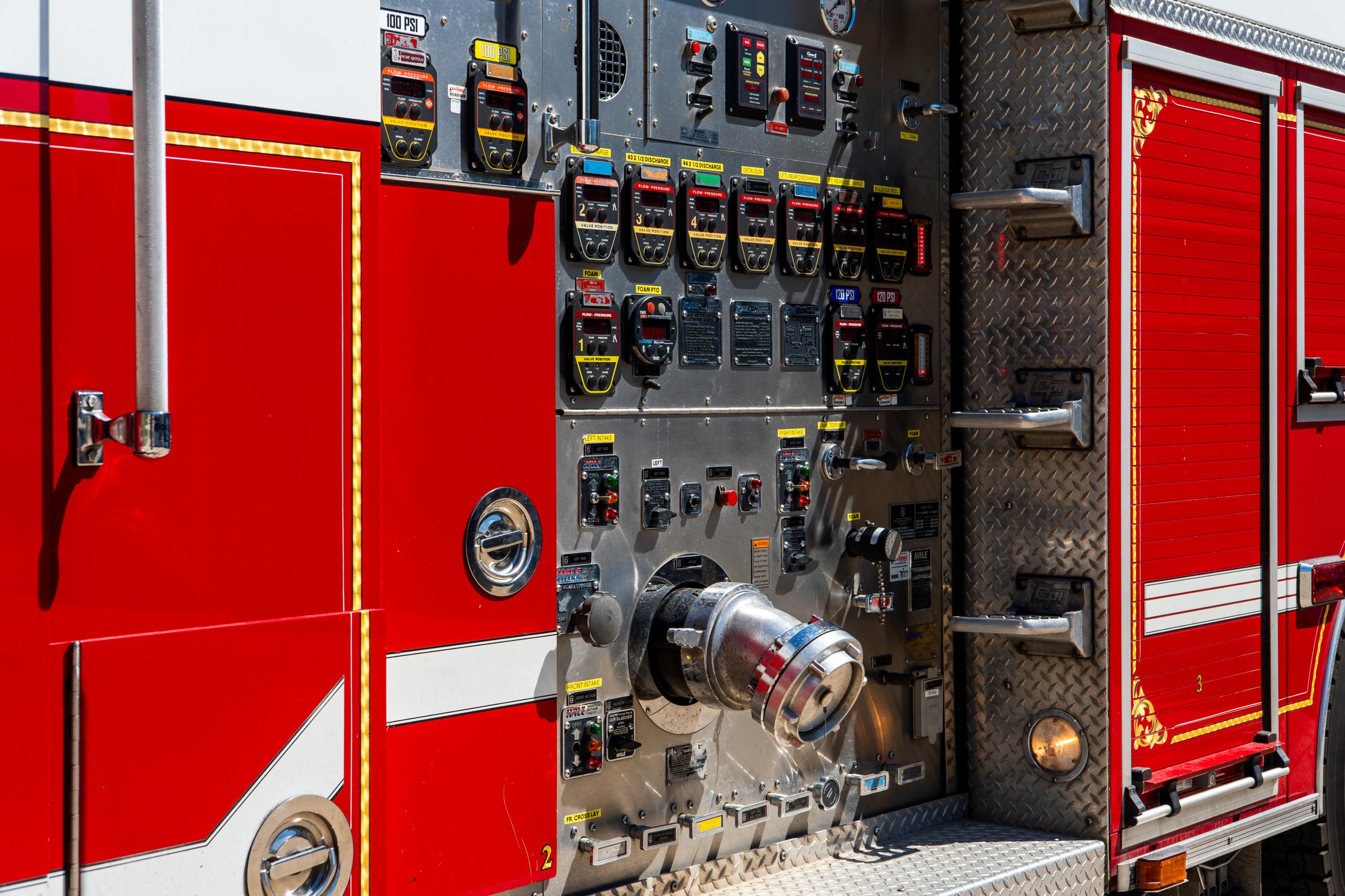 2004 Sutphen Pumper - image 55