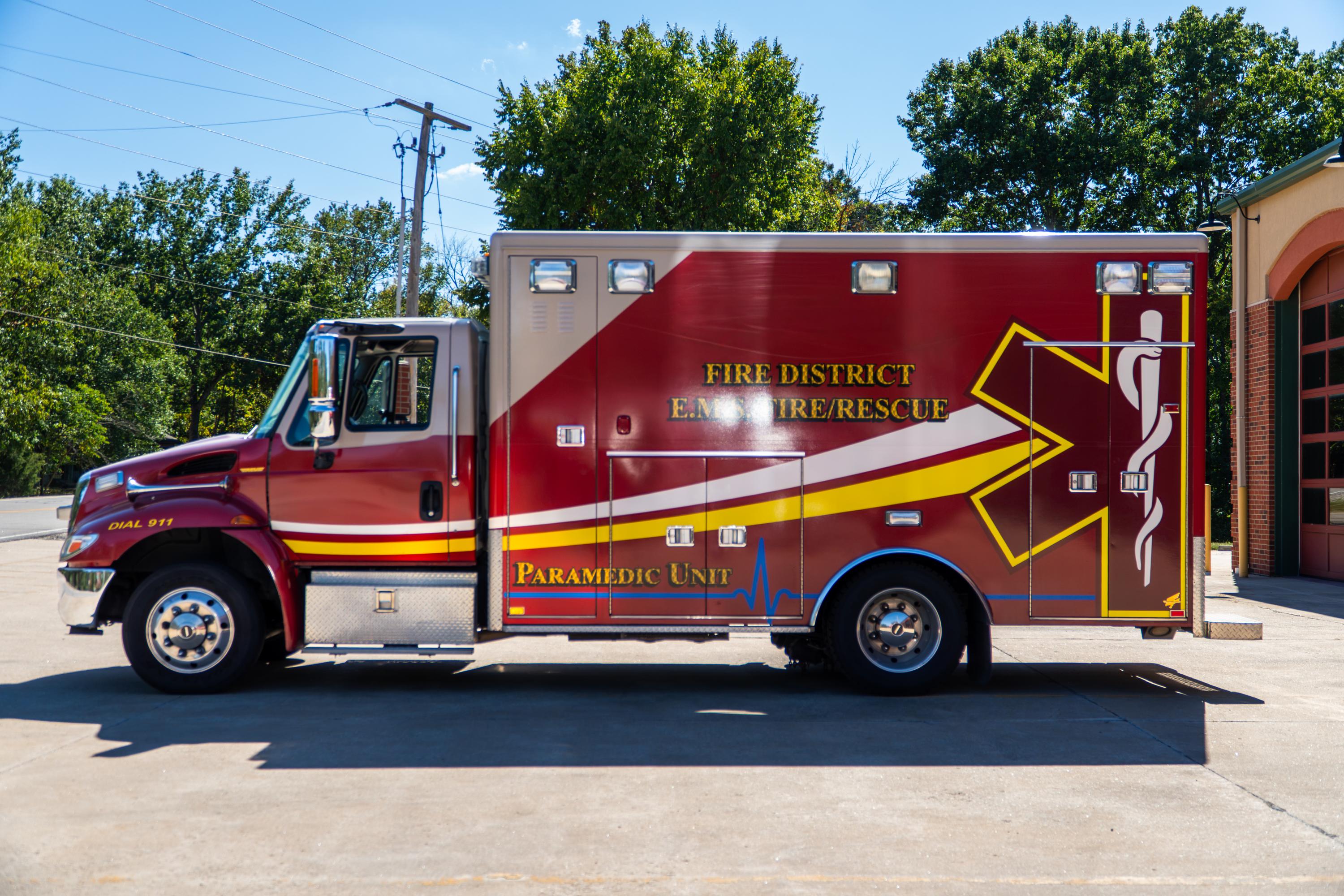 2004 AEV International Type III Ambulance - image 10